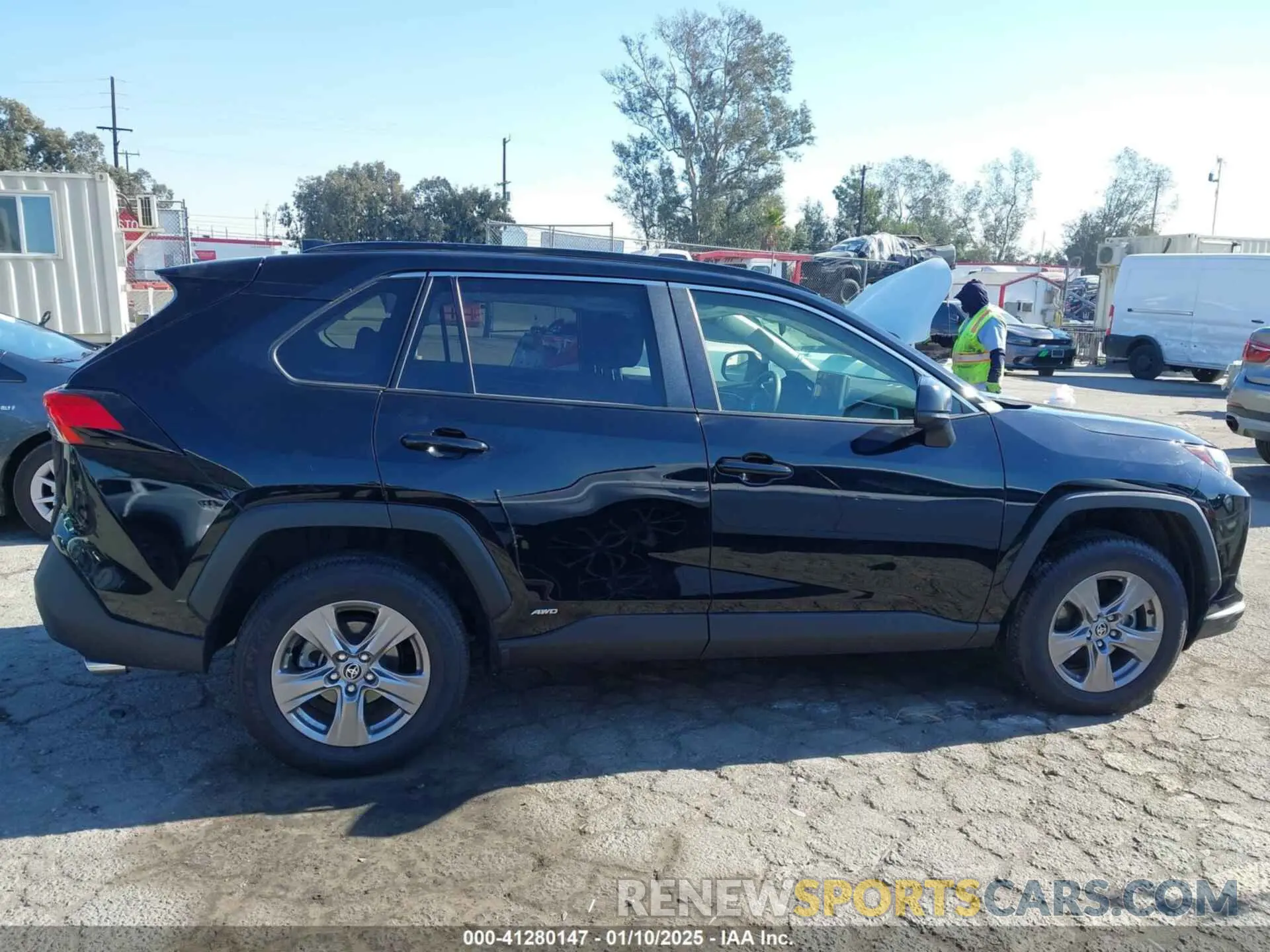 13 Фотография поврежденного автомобиля JTMLWRFV3PD199244 TOYOTA RAV4 HYBRID 2023