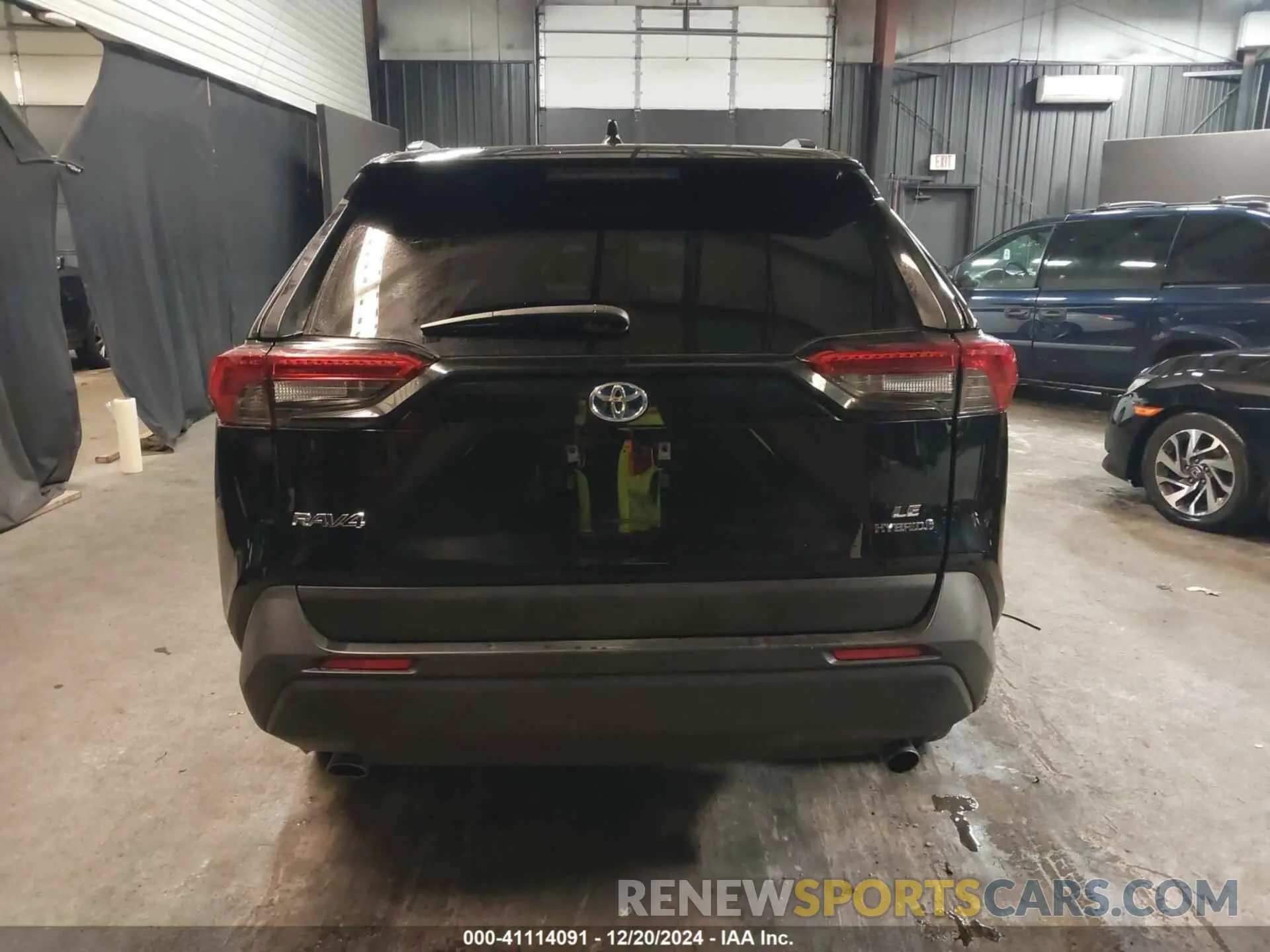 17 Photograph of a damaged car JTMLWRFVXPD571727 TOYOTA RAV4 HYBRID 2023