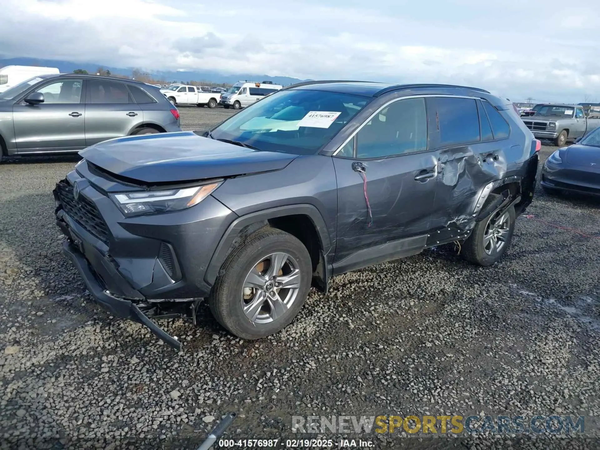 2 Фотография поврежденного автомобиля JTMRWRFV2PD201561 TOYOTA RAV4 HYBRID 2023