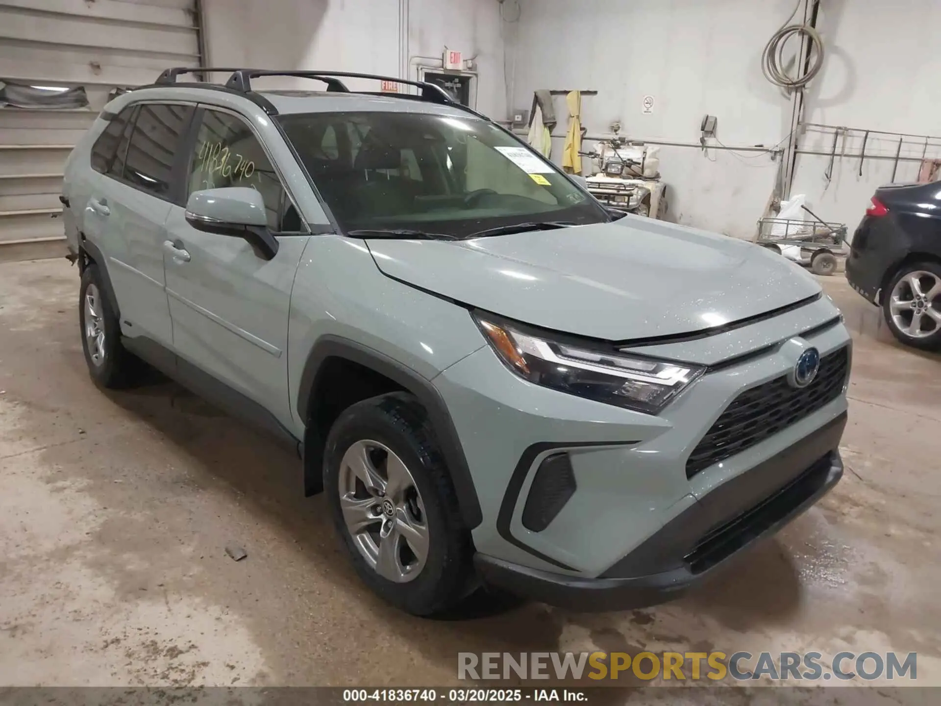 1 Фотография поврежденного автомобиля JTMRWRFV2PD572736 TOYOTA RAV4 HYBRID 2023