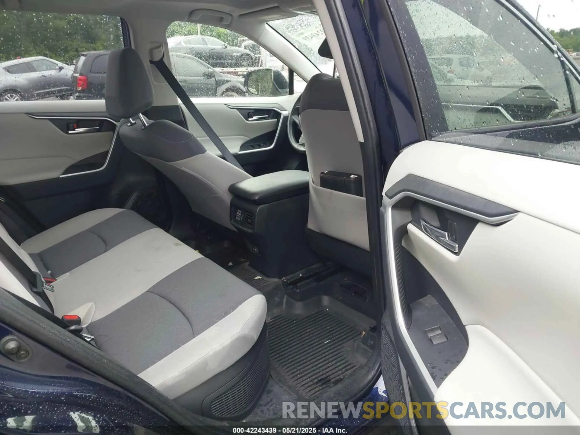 8 Photograph of a damaged car JTMRWRFVXPD572094 TOYOTA RAV4 HYBRID 2023