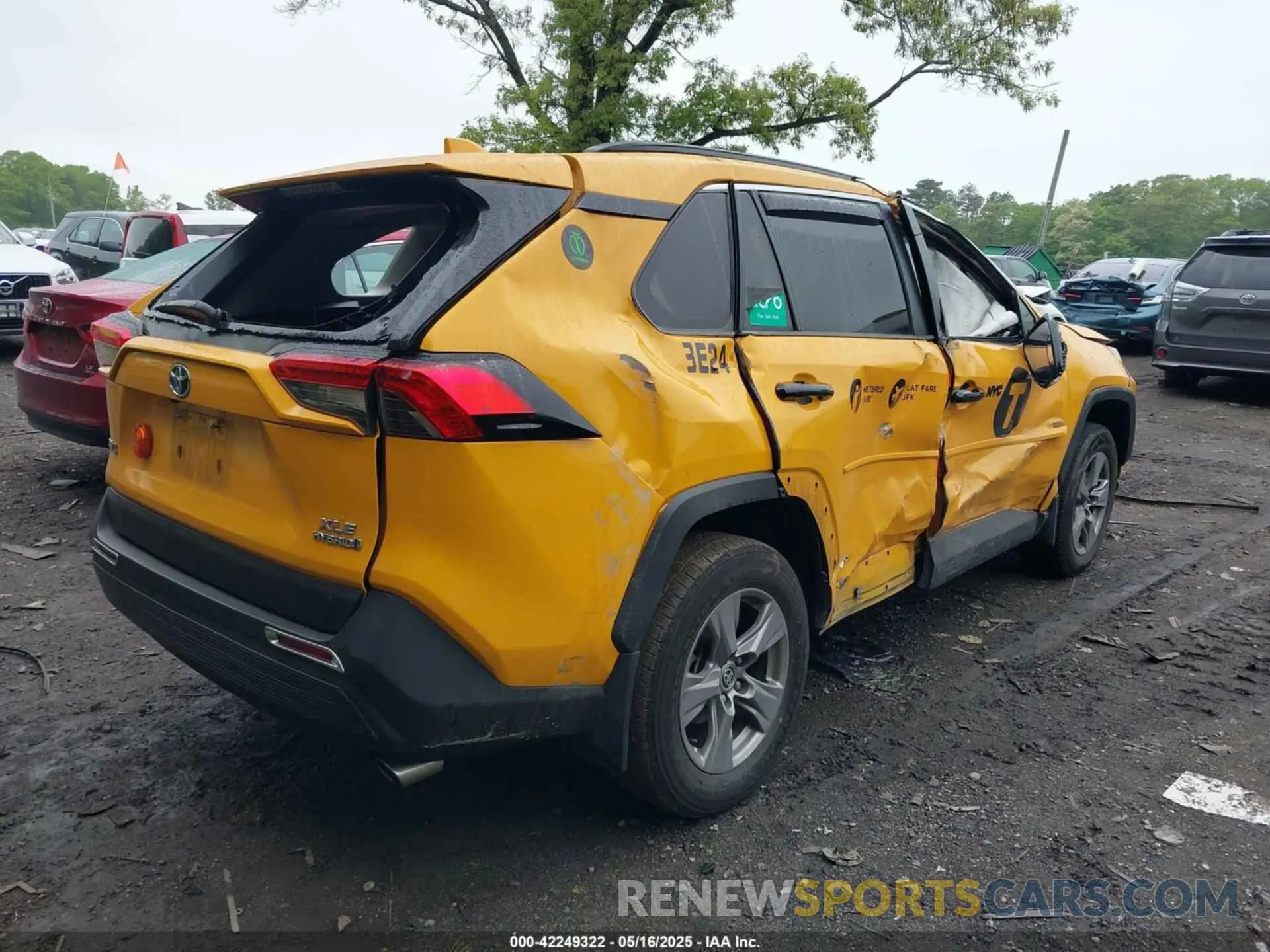 4 Photograph of a damaged car JTMRWRFVXPJ057386 TOYOTA RAV4 HYBRID 2023
