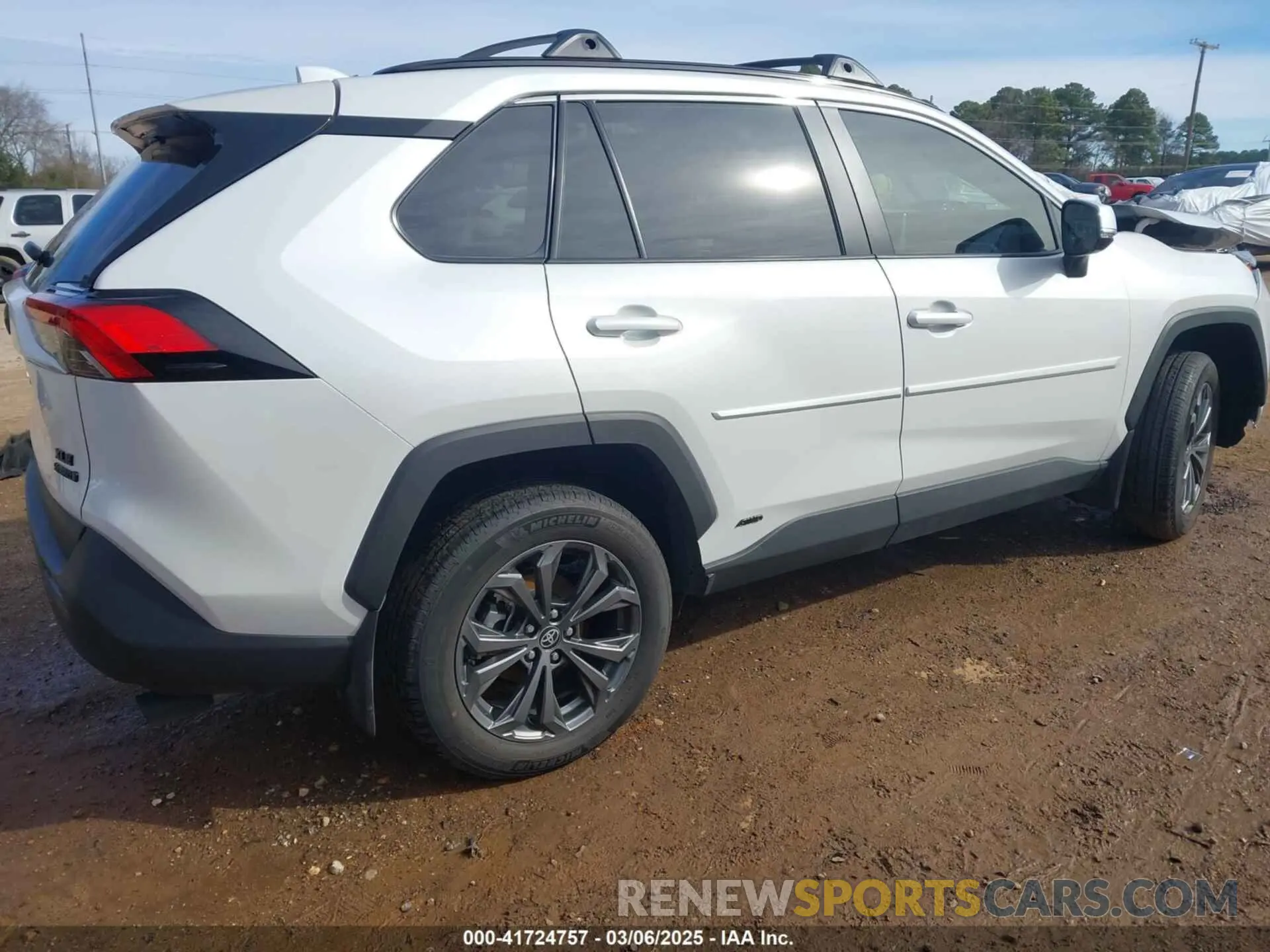 4 Photograph of a damaged car 2T3B6RFV2RW077072 TOYOTA RAV4 HYBRID 2024