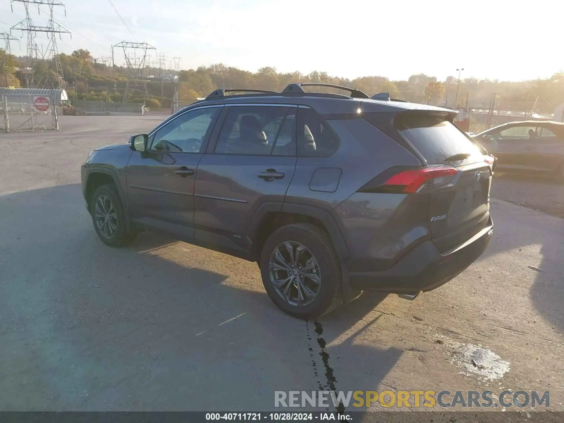 3 Фотография поврежденного автомобиля 2T3B6RFV3RW047207 TOYOTA RAV4 HYBRID 2024
