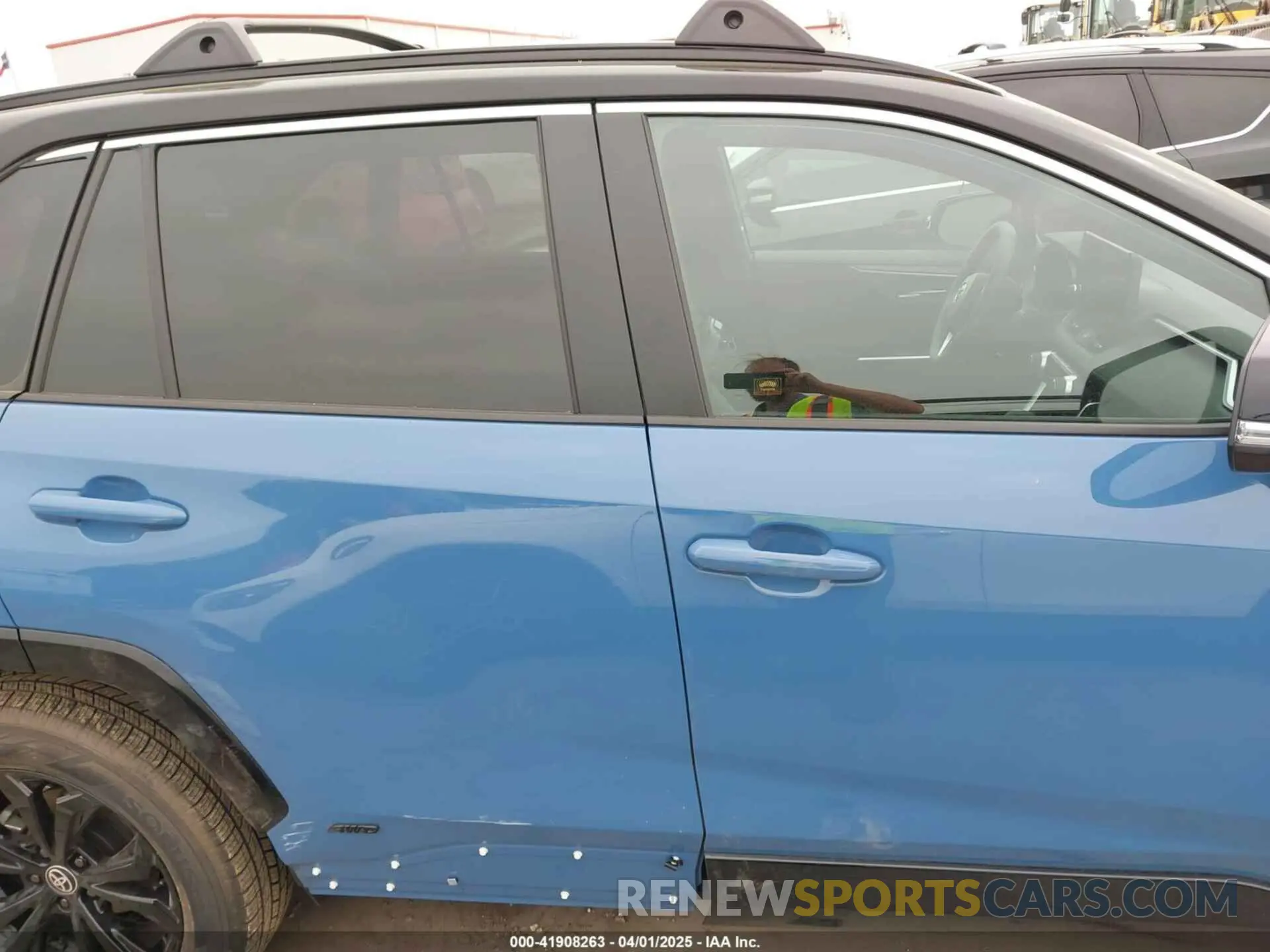 14 Photograph of a damaged car 2T3E6RFV2RW077120 TOYOTA RAV4 HYBRID 2024