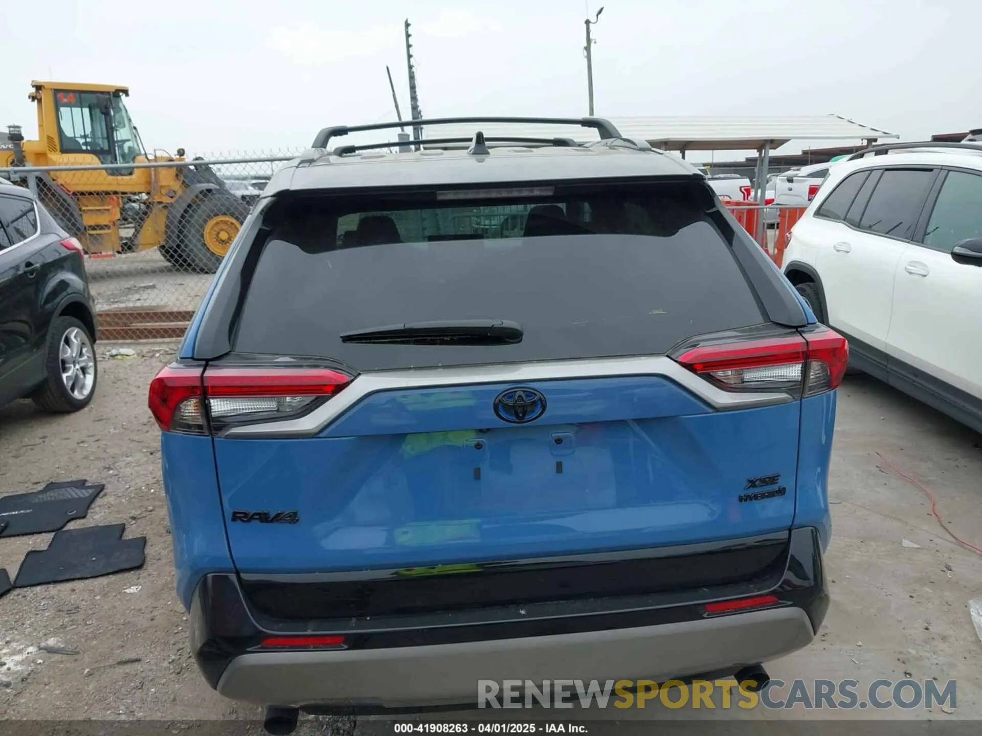 17 Photograph of a damaged car 2T3E6RFV2RW077120 TOYOTA RAV4 HYBRID 2024