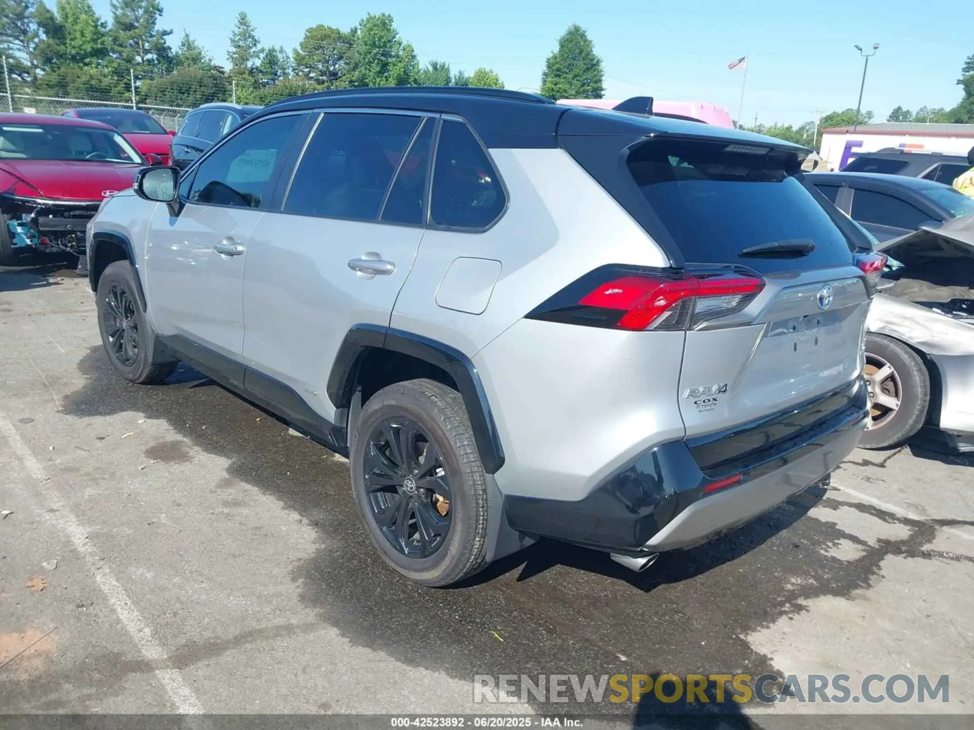 3 Фотография поврежденного автомобиля 2T3E6RFV3RW051836 TOYOTA RAV4 HYBRID 2024
