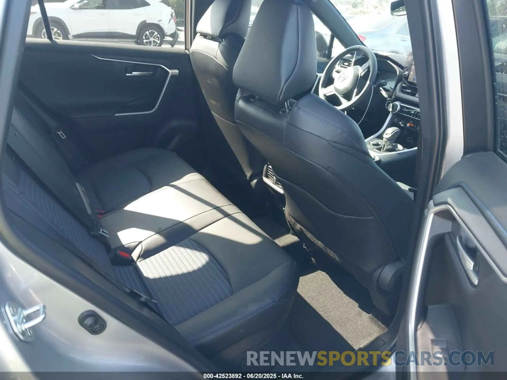 8 Фотография поврежденного автомобиля 2T3E6RFV3RW051836 TOYOTA RAV4 HYBRID 2024