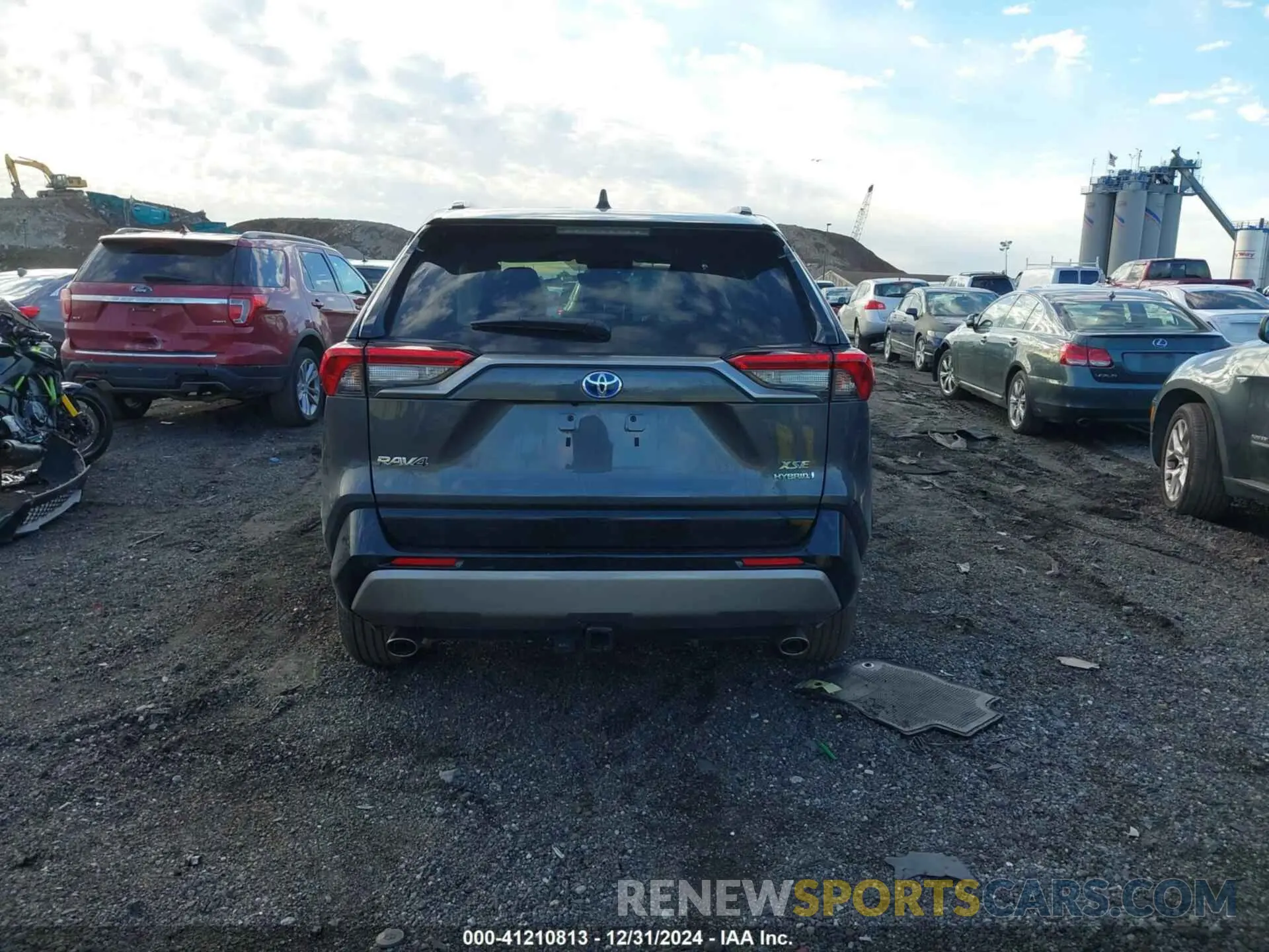 17 Photograph of a damaged car 2T3E6RFV6RW062796 TOYOTA RAV4 HYBRID 2024