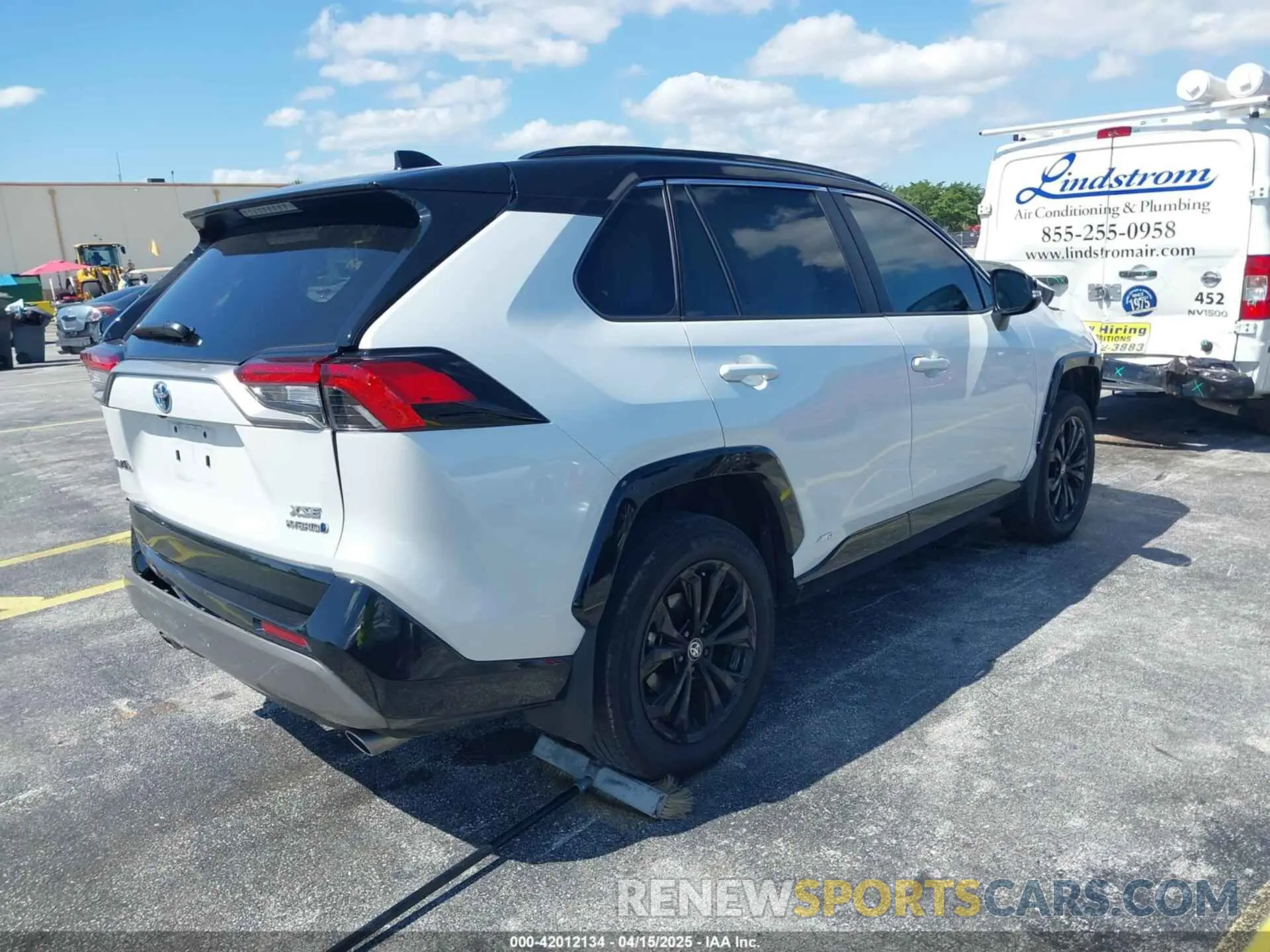 4 Photograph of a damaged car 2T3E6RFV9RW077941 TOYOTA RAV4 HYBRID 2024