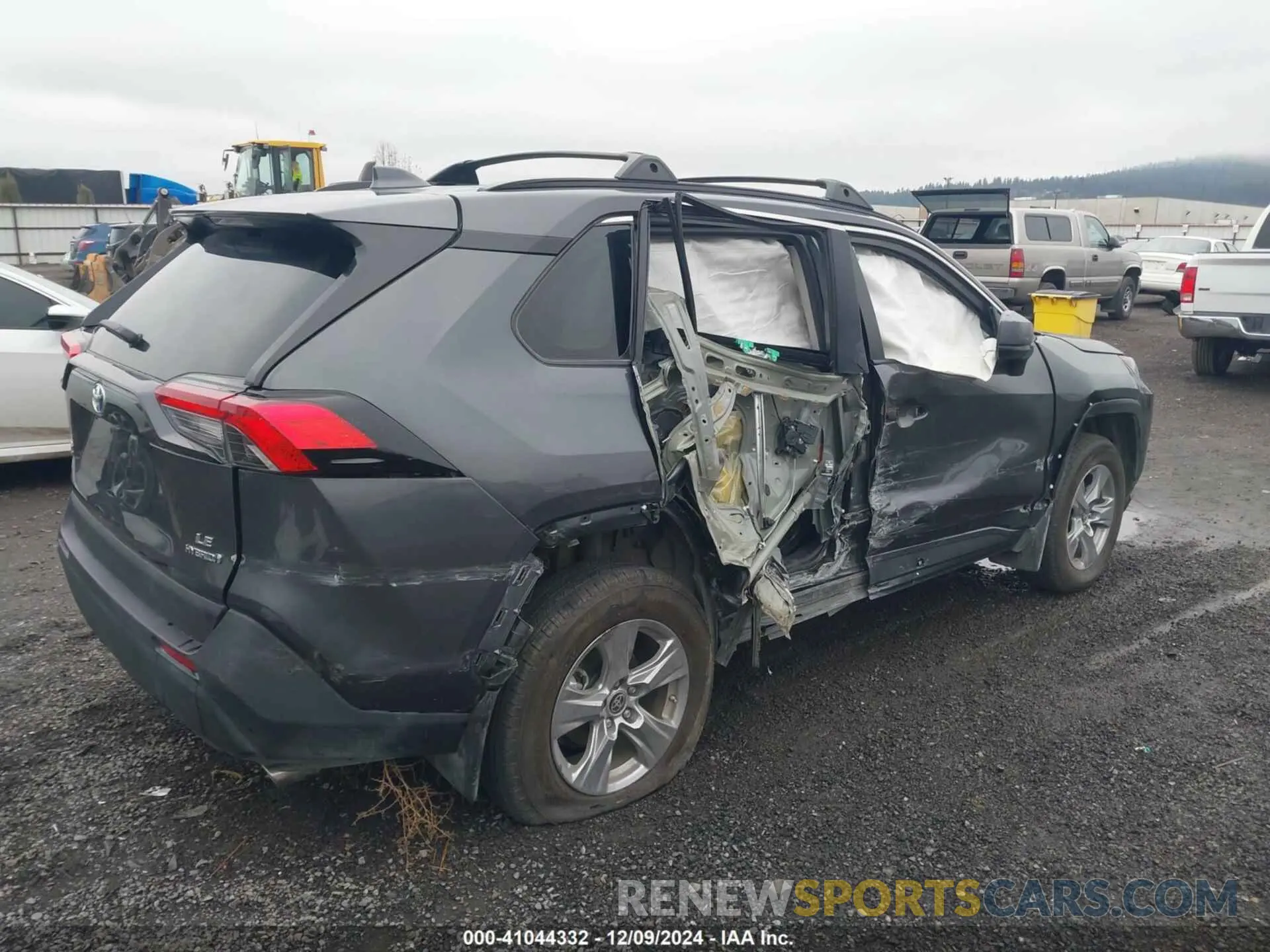 4 Photograph of a damaged car 2T3LWRFV2RW198754 TOYOTA RAV4 HYBRID 2024