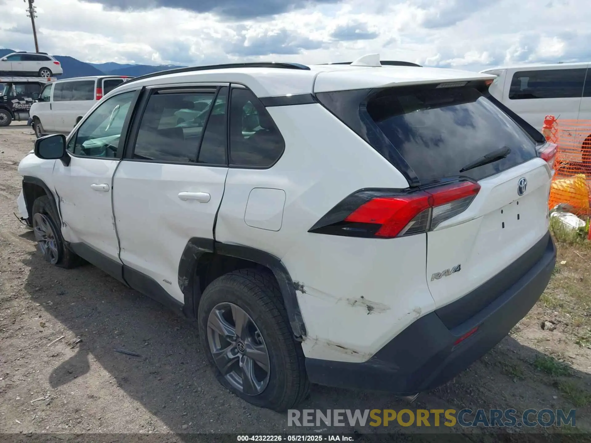 3 Photograph of a damaged car 2T3LWRFV7RW211398 TOYOTA RAV4 HYBRID 2024