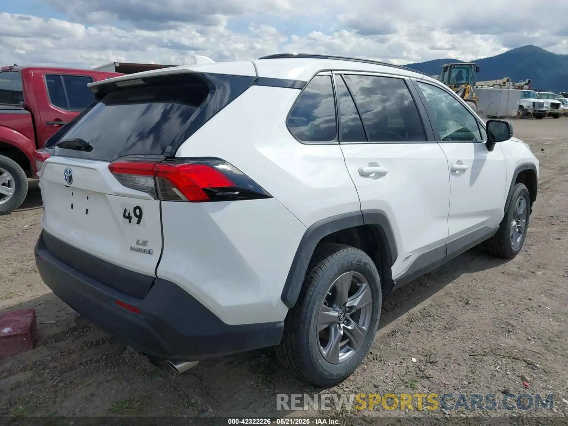 4 Photograph of a damaged car 2T3LWRFV7RW211398 TOYOTA RAV4 HYBRID 2024