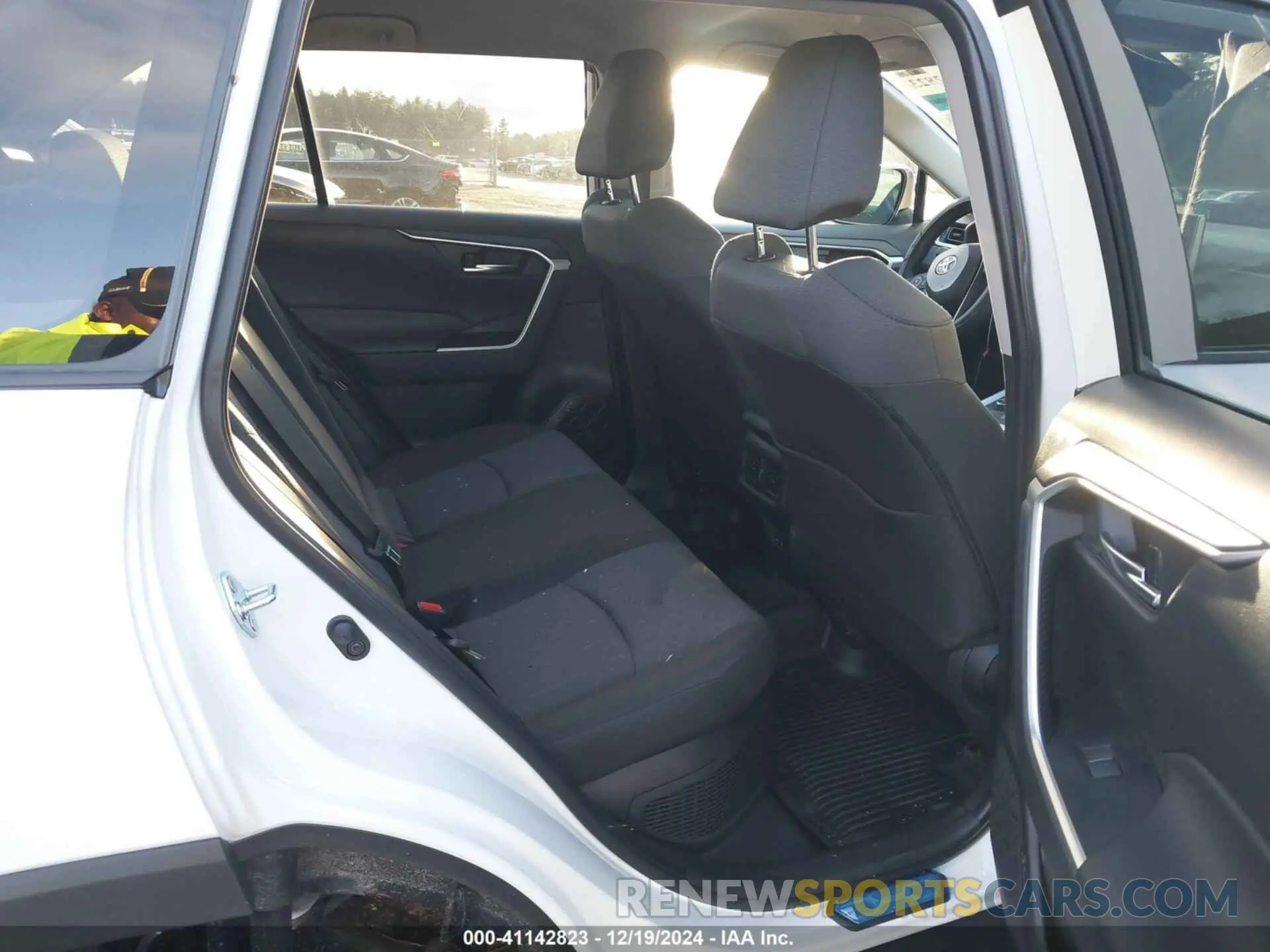8 Photograph of a damaged car 2T3RWRFV0RW250781 TOYOTA RAV4 HYBRID 2024