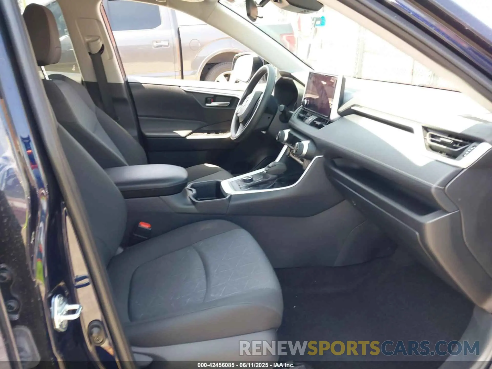 5 Photograph of a damaged car 2T3RWRFV1RW236713 TOYOTA RAV4 HYBRID 2024