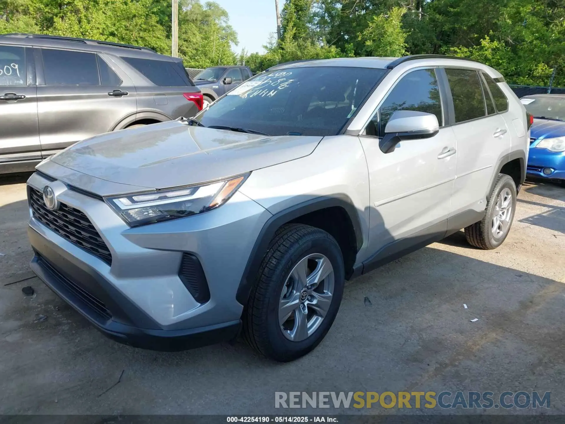 2 Photograph of a damaged car 2T3RWRFV6RW216019 TOYOTA RAV4 HYBRID 2024