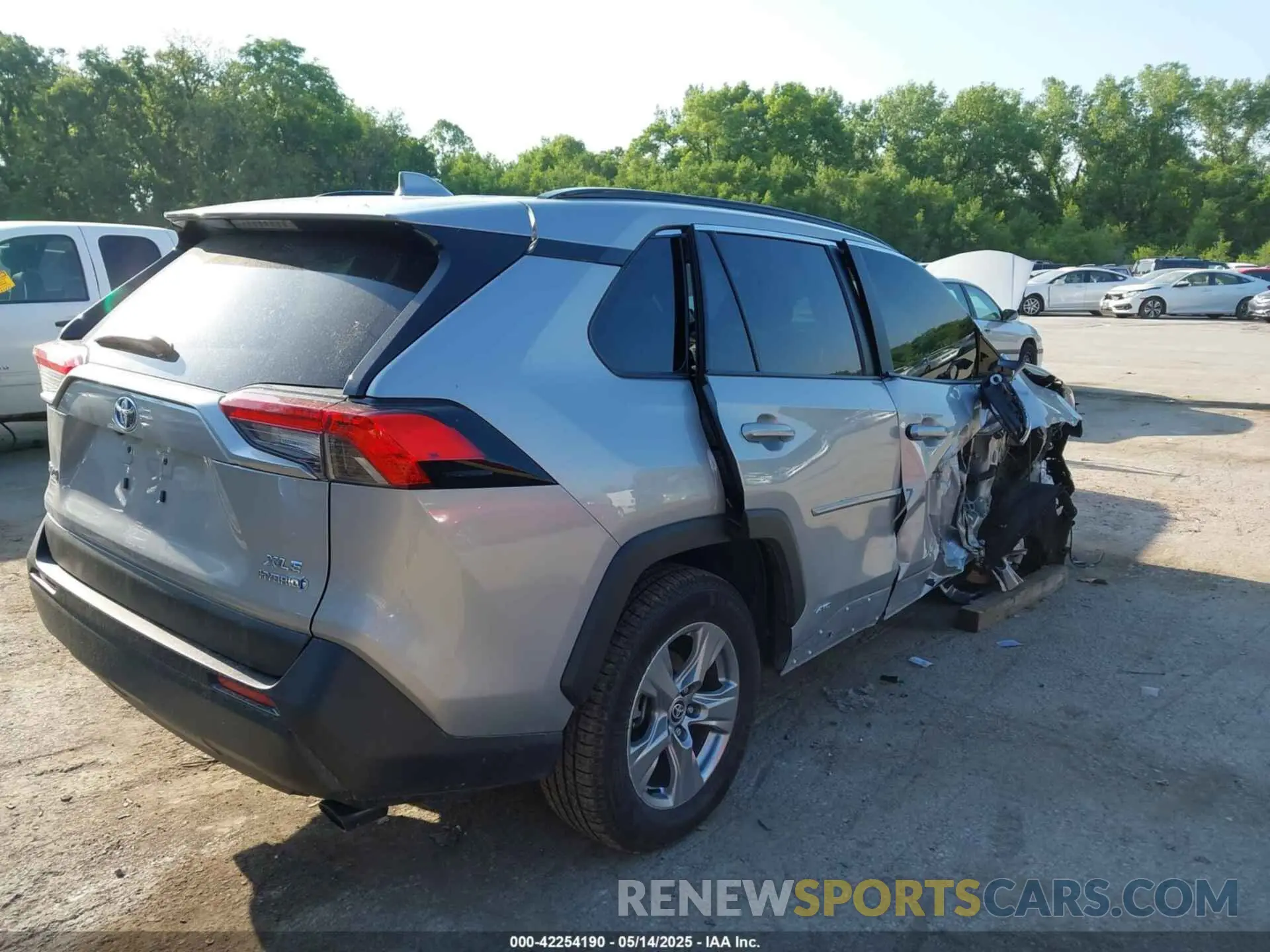 4 Photograph of a damaged car 2T3RWRFV6RW216019 TOYOTA RAV4 HYBRID 2024