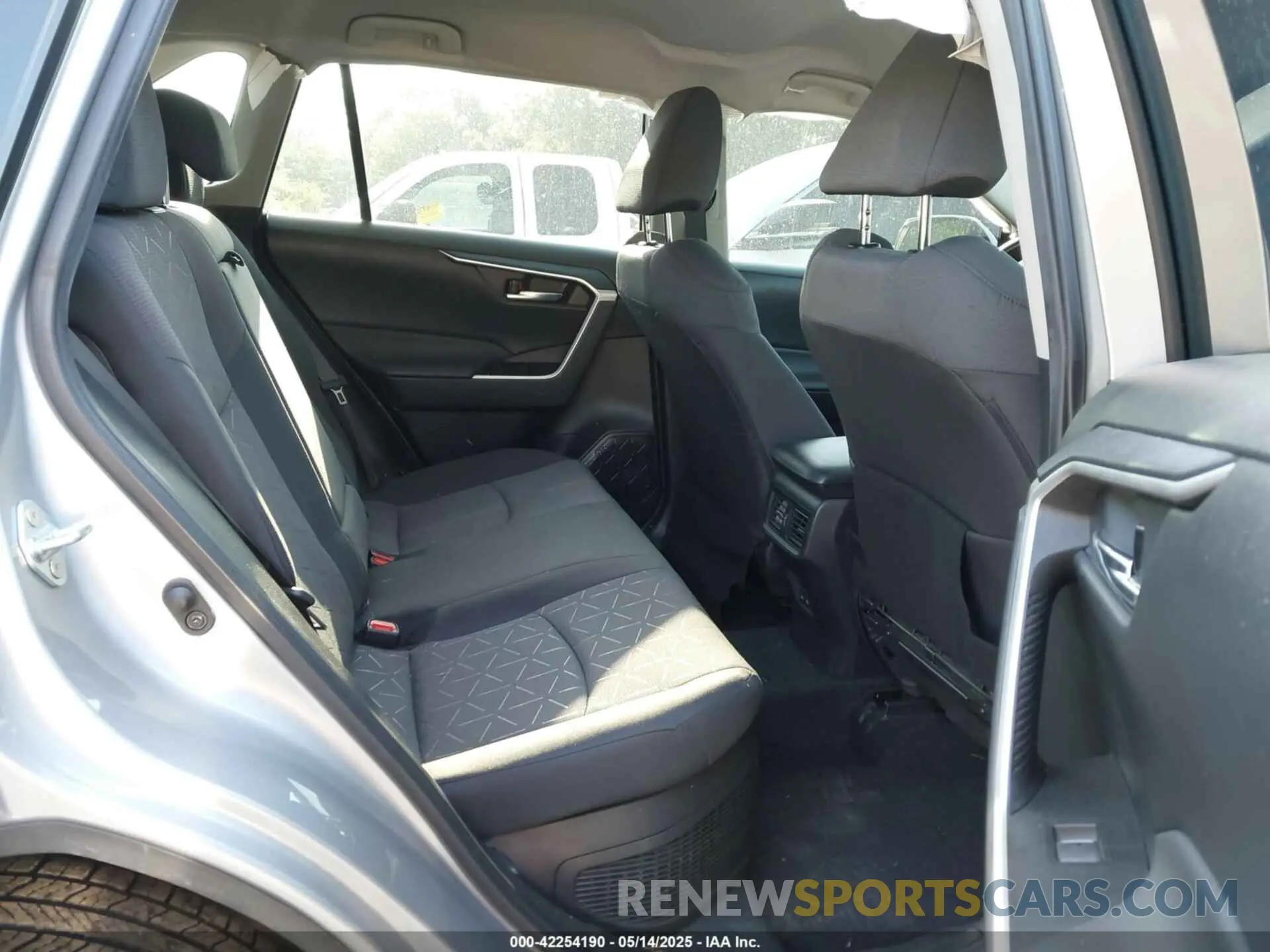 8 Photograph of a damaged car 2T3RWRFV6RW216019 TOYOTA RAV4 HYBRID 2024