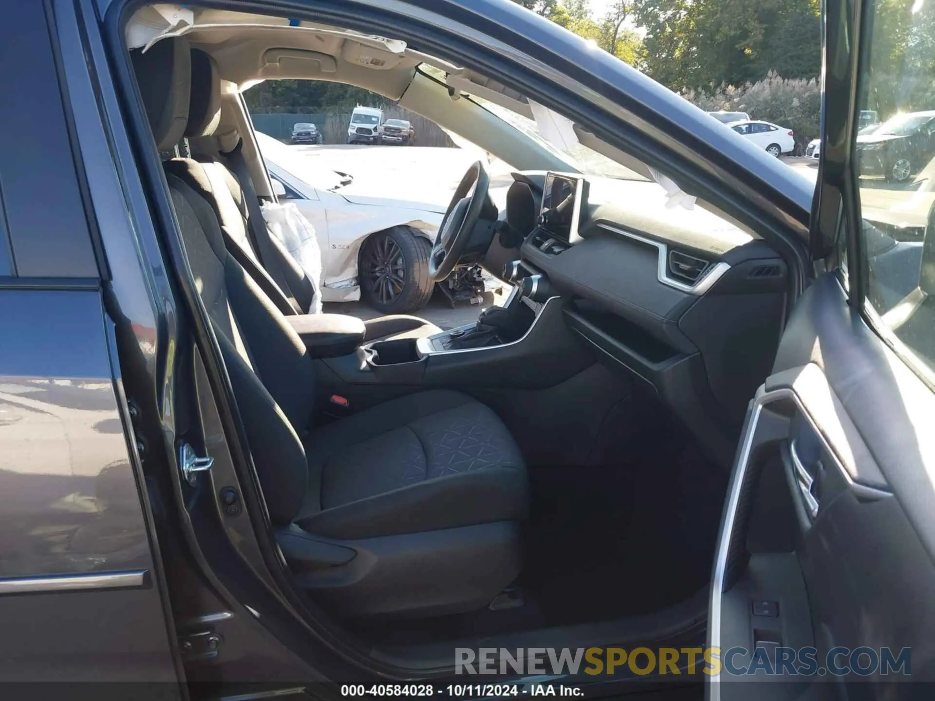 5 Photograph of a damaged car 2T3RWRFV8RW211842 TOYOTA RAV4 HYBRID 2024