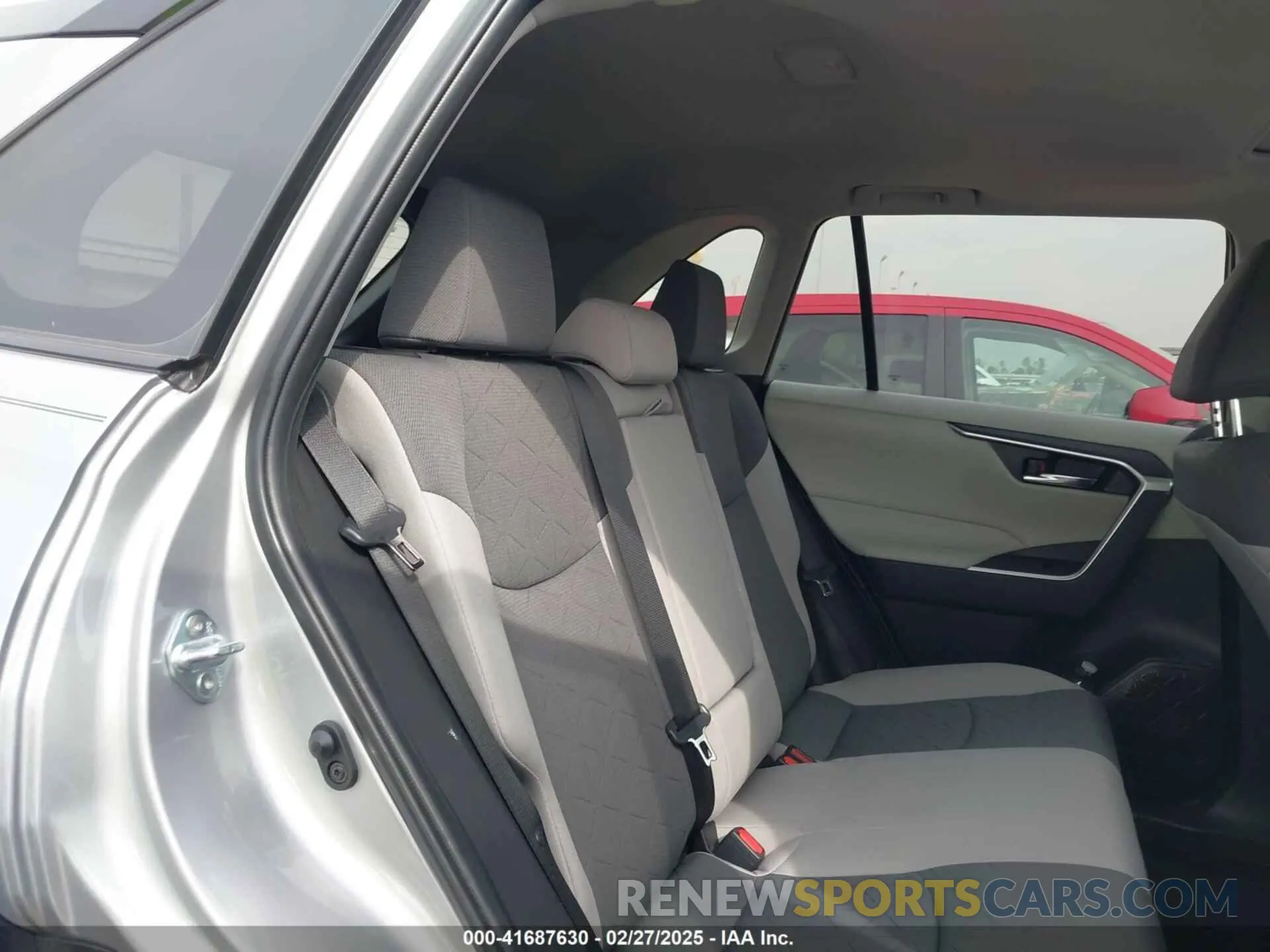 8 Photograph of a damaged car 2T3RWRFVXRW201958 TOYOTA RAV4 HYBRID 2024