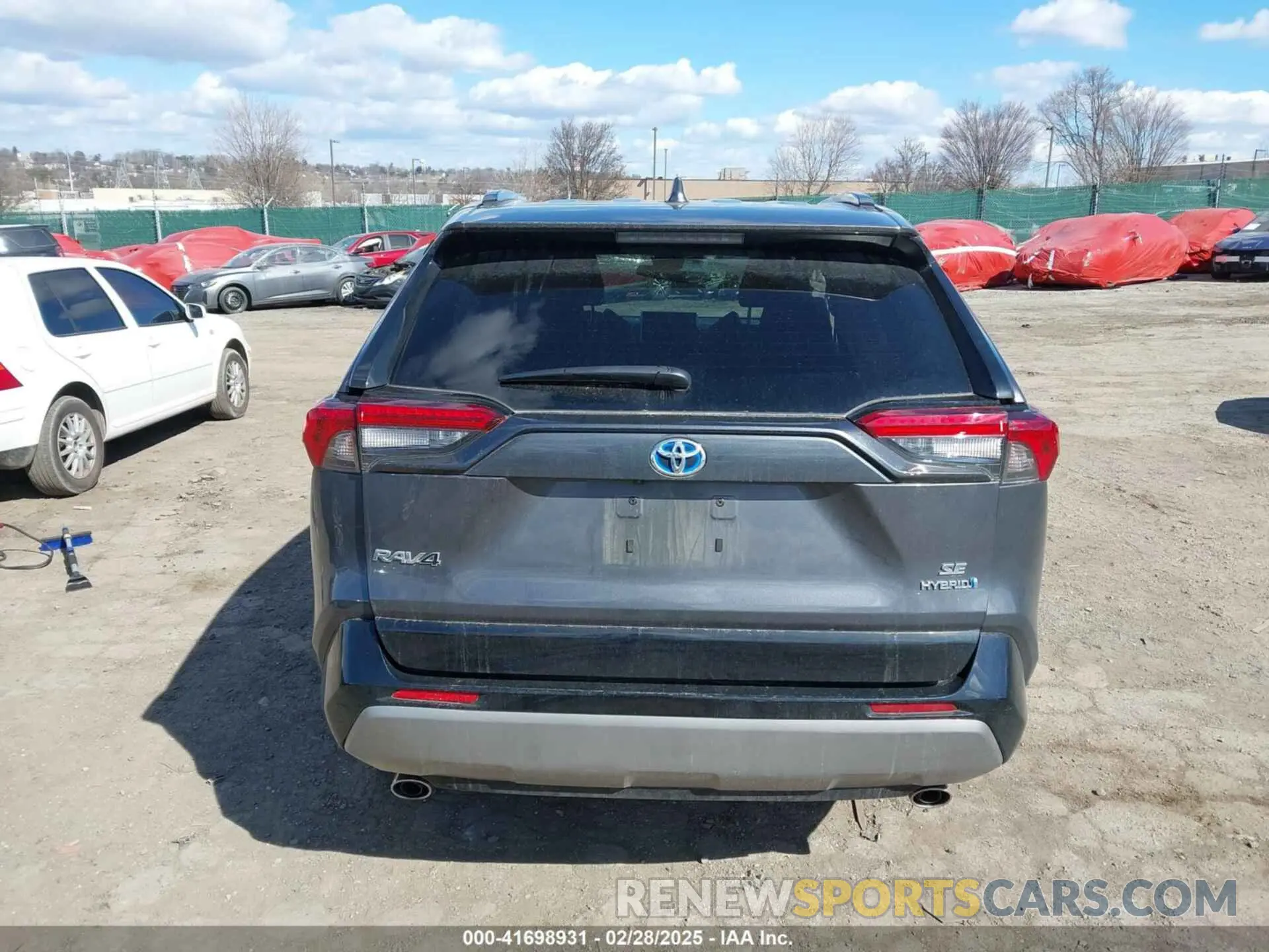 17 Photograph of a damaged car 2T3T6RFV0RW051283 TOYOTA RAV4 HYBRID 2024