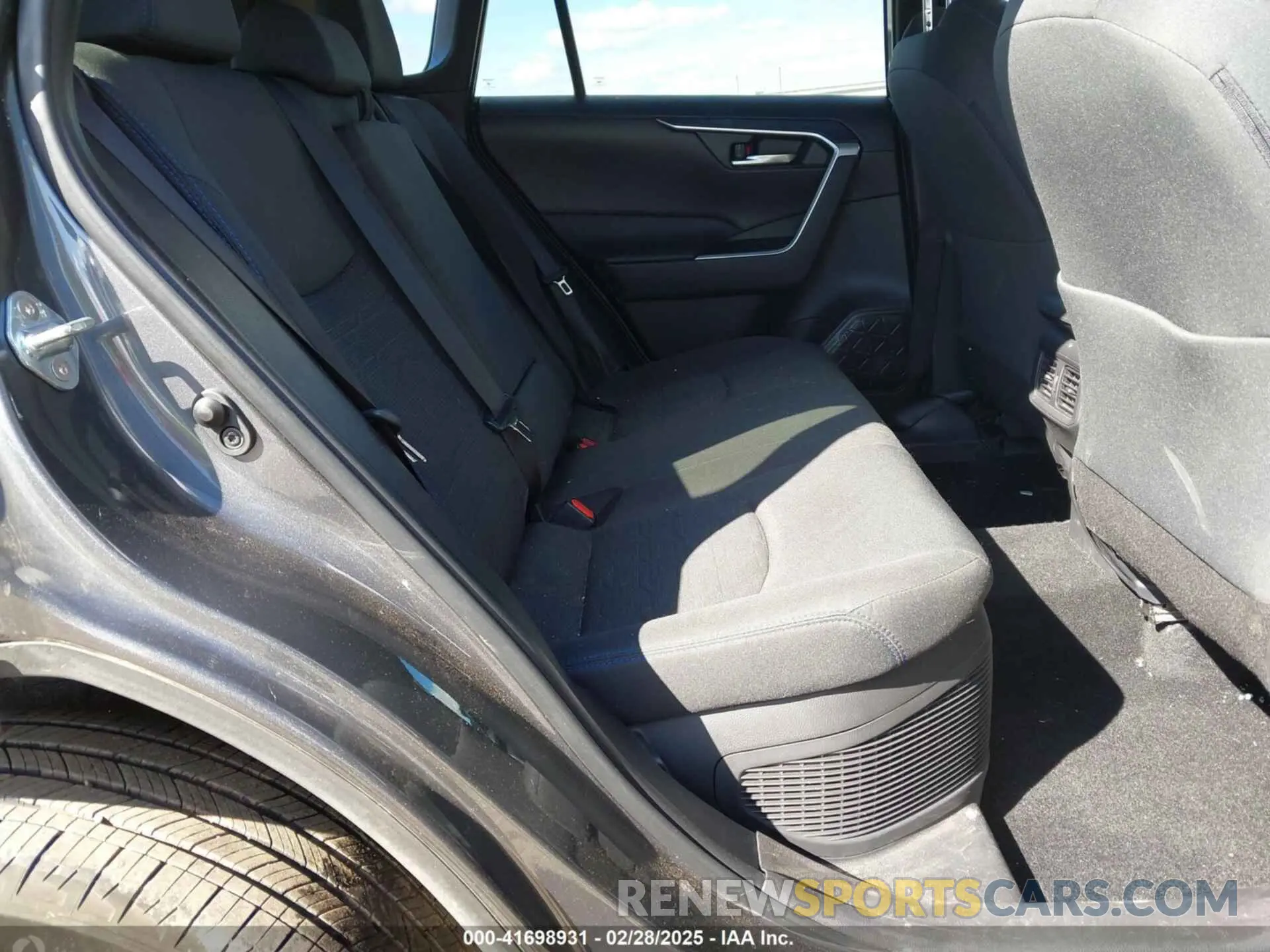 8 Photograph of a damaged car 2T3T6RFV0RW051283 TOYOTA RAV4 HYBRID 2024