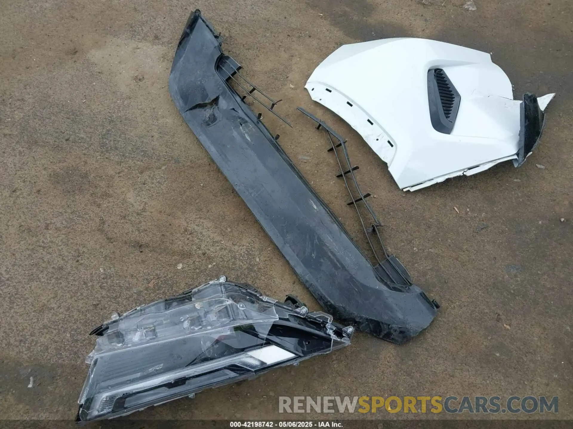 12 Photograph of a damaged car 2T3T6RFV3RW066117 TOYOTA RAV4 HYBRID 2024