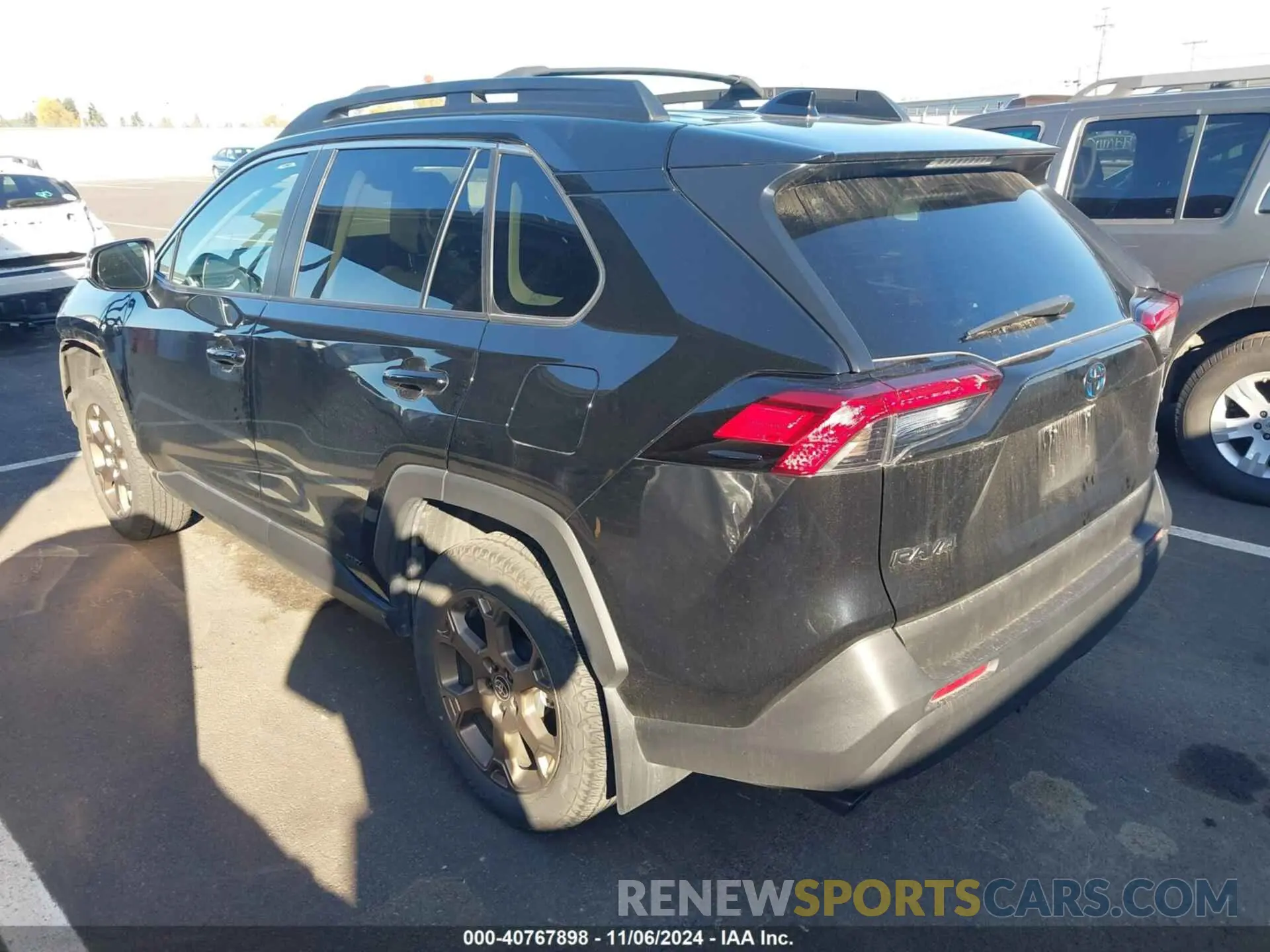 3 Photograph of a damaged car 2T3UWRFV8RW195748 TOYOTA RAV4 HYBRID 2024