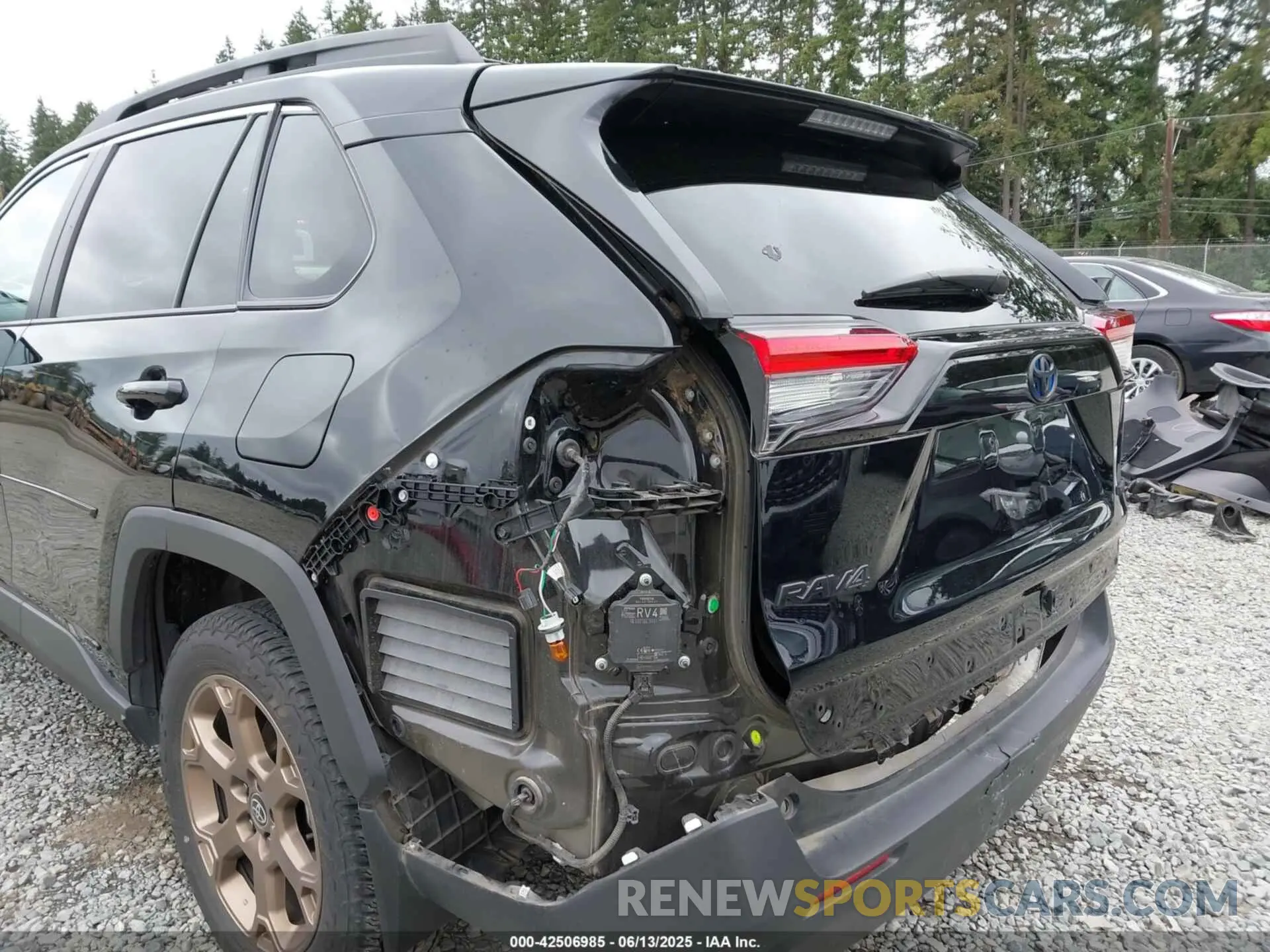 18 Photograph of a damaged car 2T3UWRFV9RW198724 TOYOTA RAV4 HYBRID 2024