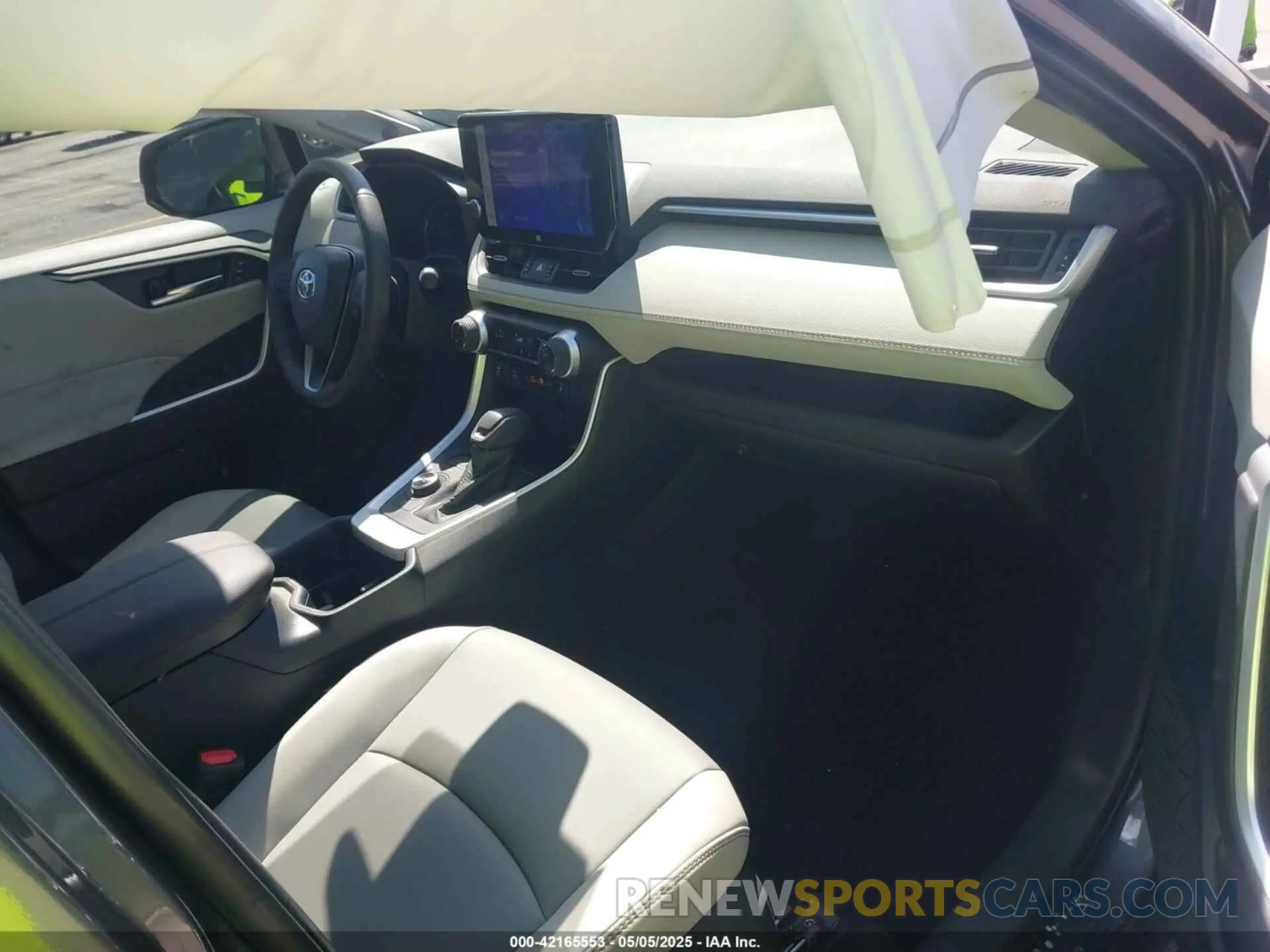 5 Photograph of a damaged car 4T3B6RFV0RU152111 TOYOTA RAV4 HYBRID 2024