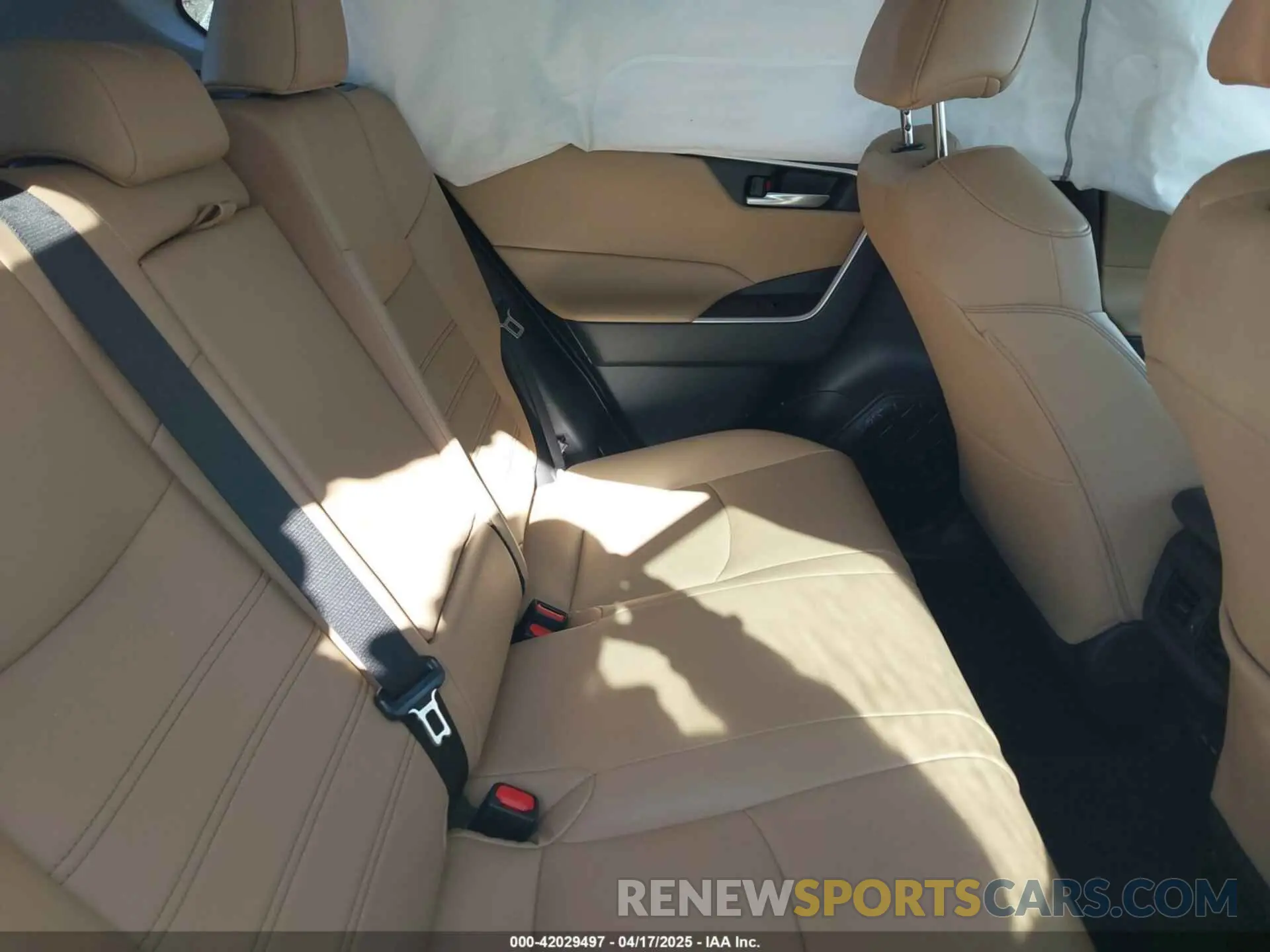 8 Фотография поврежденного автомобиля 4T3B6RFV5RU146160 TOYOTA RAV4 HYBRID 2024
