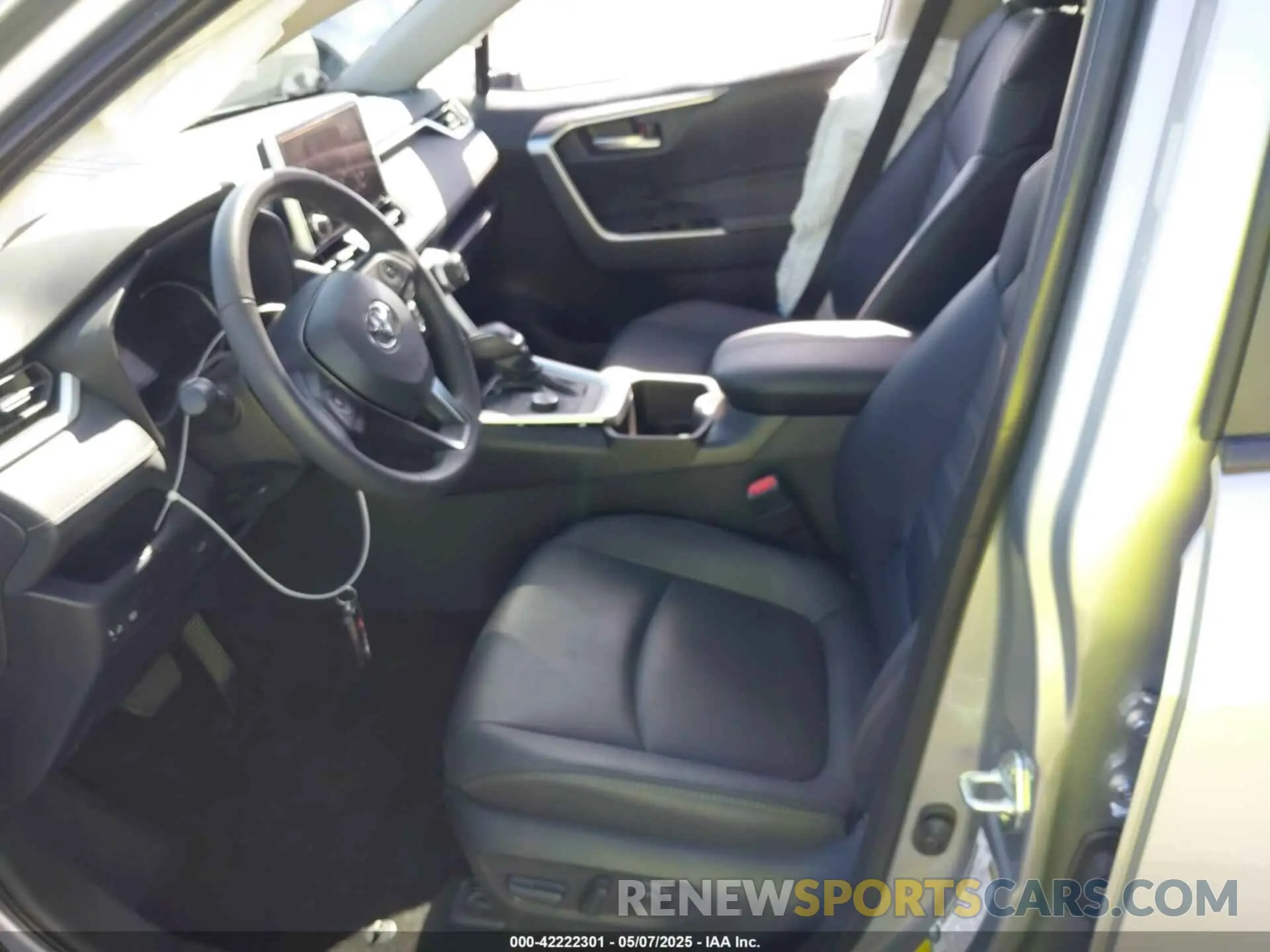 5 Photograph of a damaged car 4T3B6RFV6RU173416 TOYOTA RAV4 HYBRID 2024