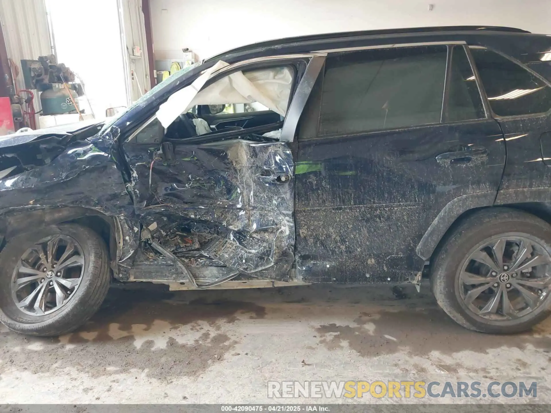 13 Фотография поврежденного автомобиля 4T3B6RFV8RU142717 TOYOTA RAV4 HYBRID 2024