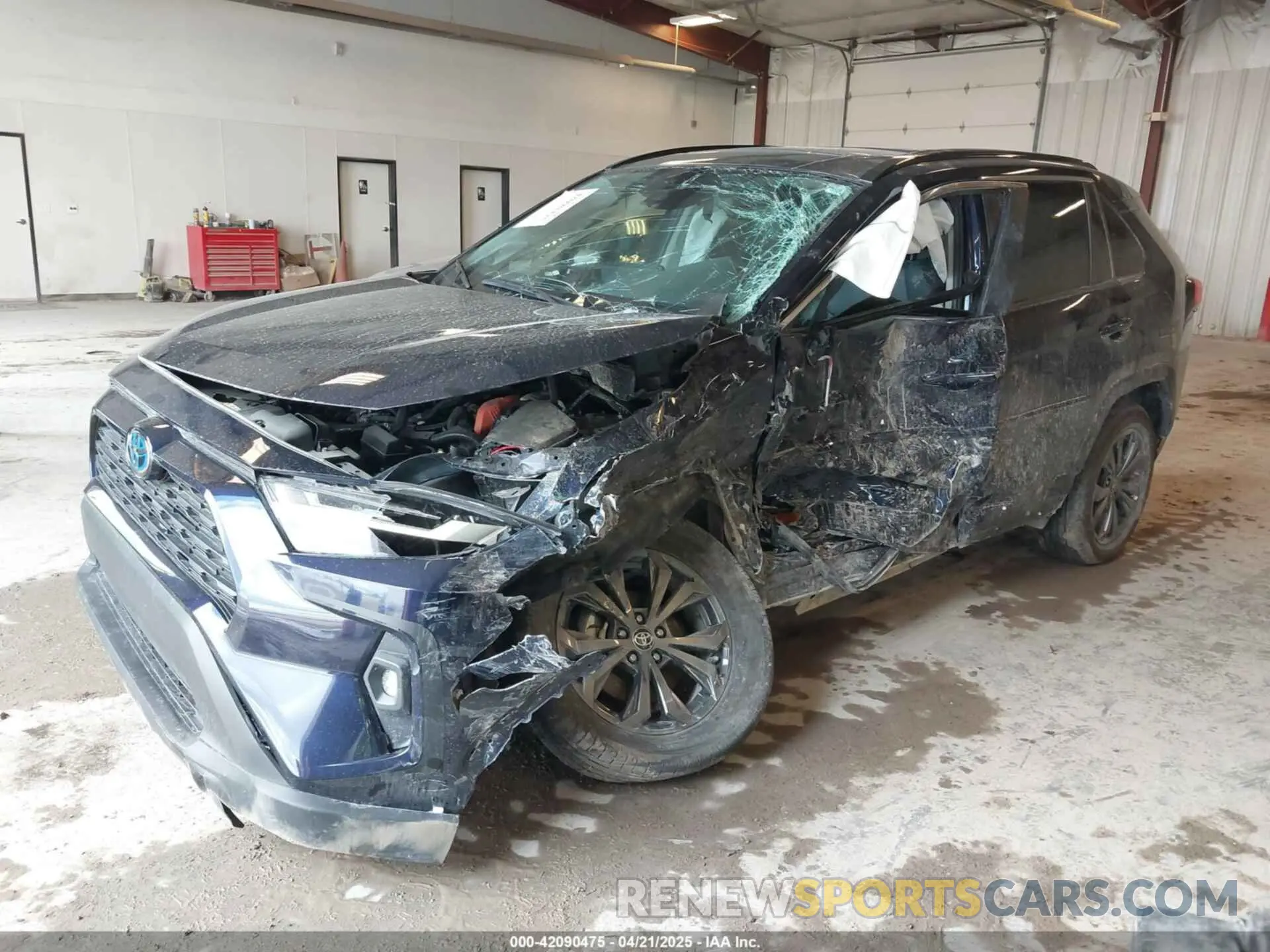 2 Фотография поврежденного автомобиля 4T3B6RFV8RU142717 TOYOTA RAV4 HYBRID 2024