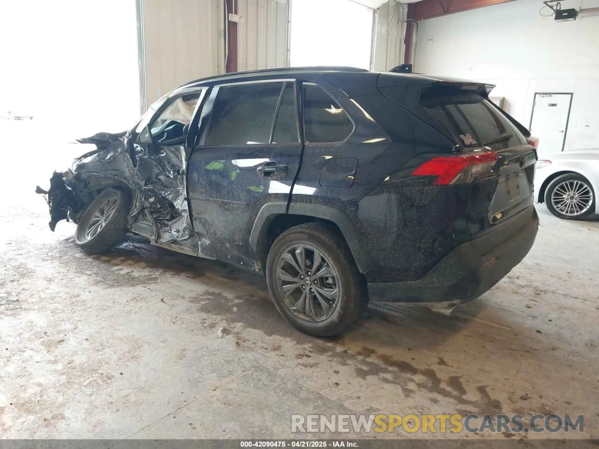 3 Фотография поврежденного автомобиля 4T3B6RFV8RU142717 TOYOTA RAV4 HYBRID 2024