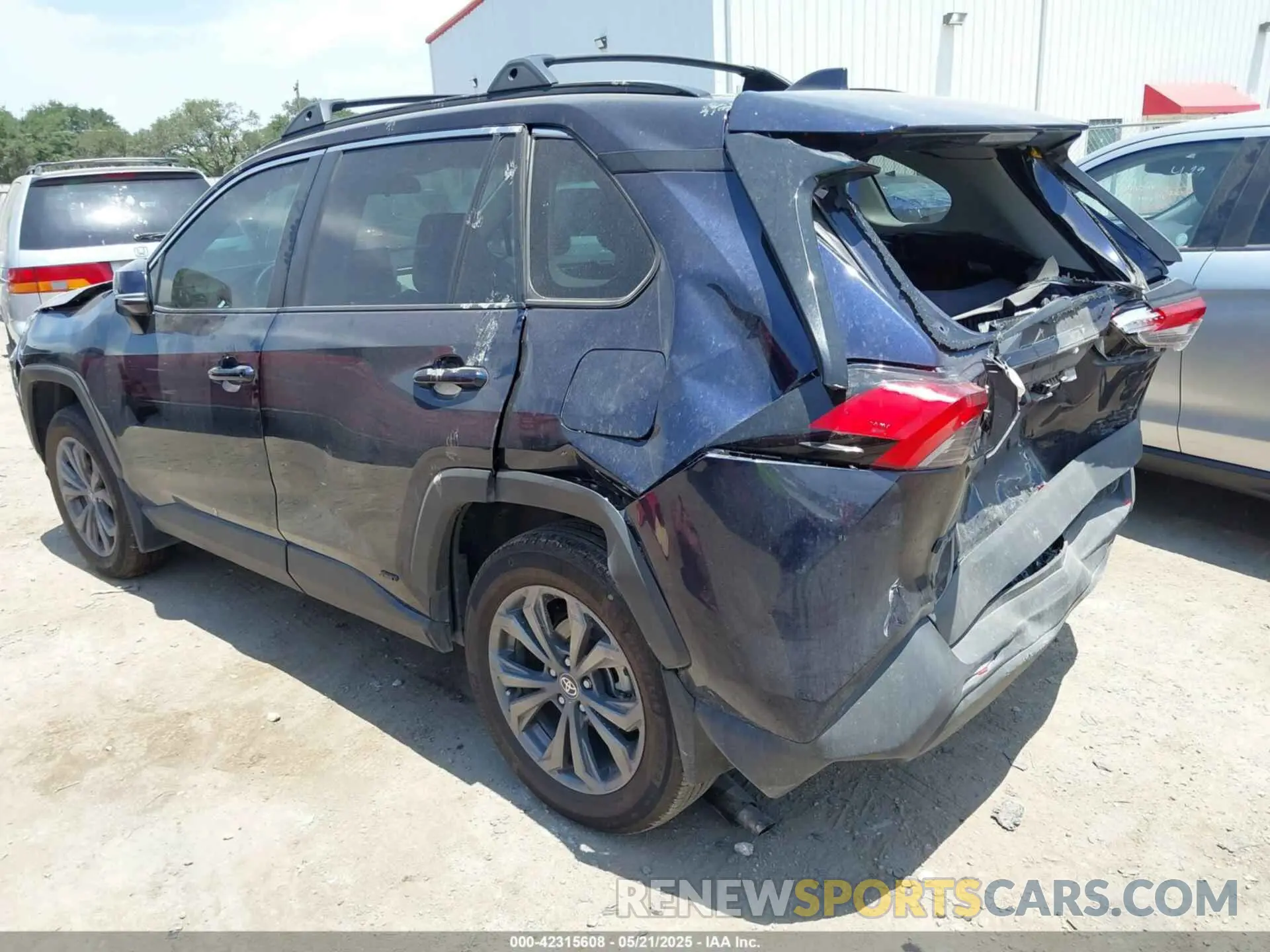 3 Фотография поврежденного автомобиля 4T3B6RFV9RU169117 TOYOTA RAV4 HYBRID 2024