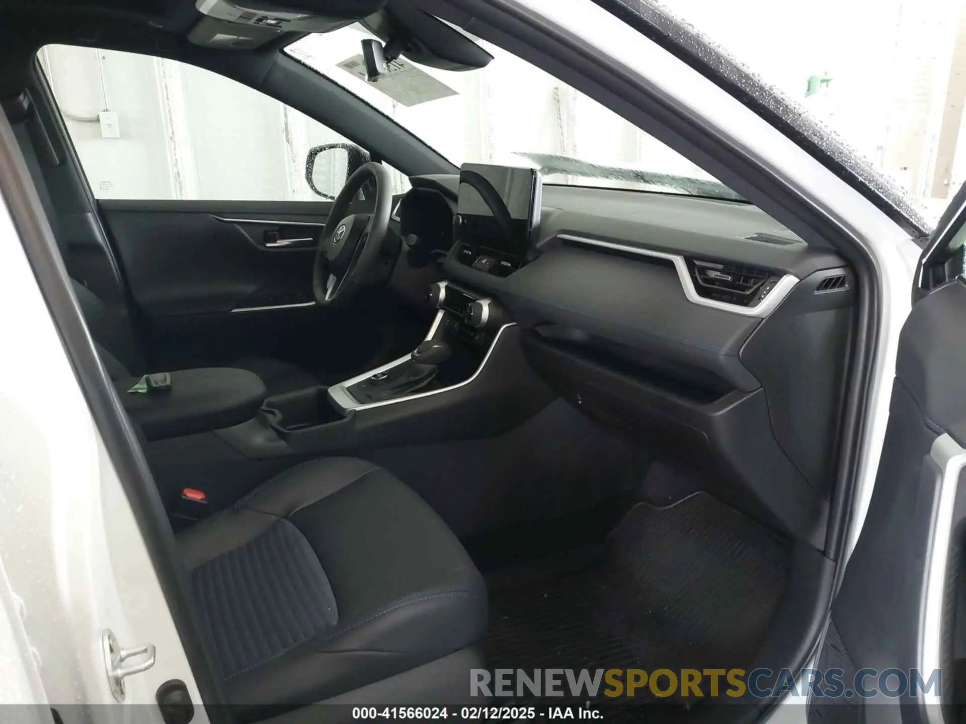 5 Photograph of a damaged car 4T3E6RFV9RU169387 TOYOTA RAV4 HYBRID 2024