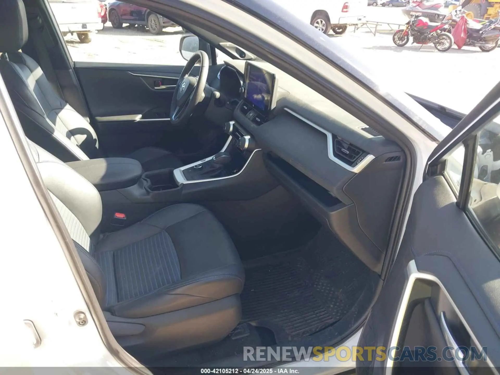 5 Photograph of a damaged car 4T3E6RFVXRU149410 TOYOTA RAV4 HYBRID 2024