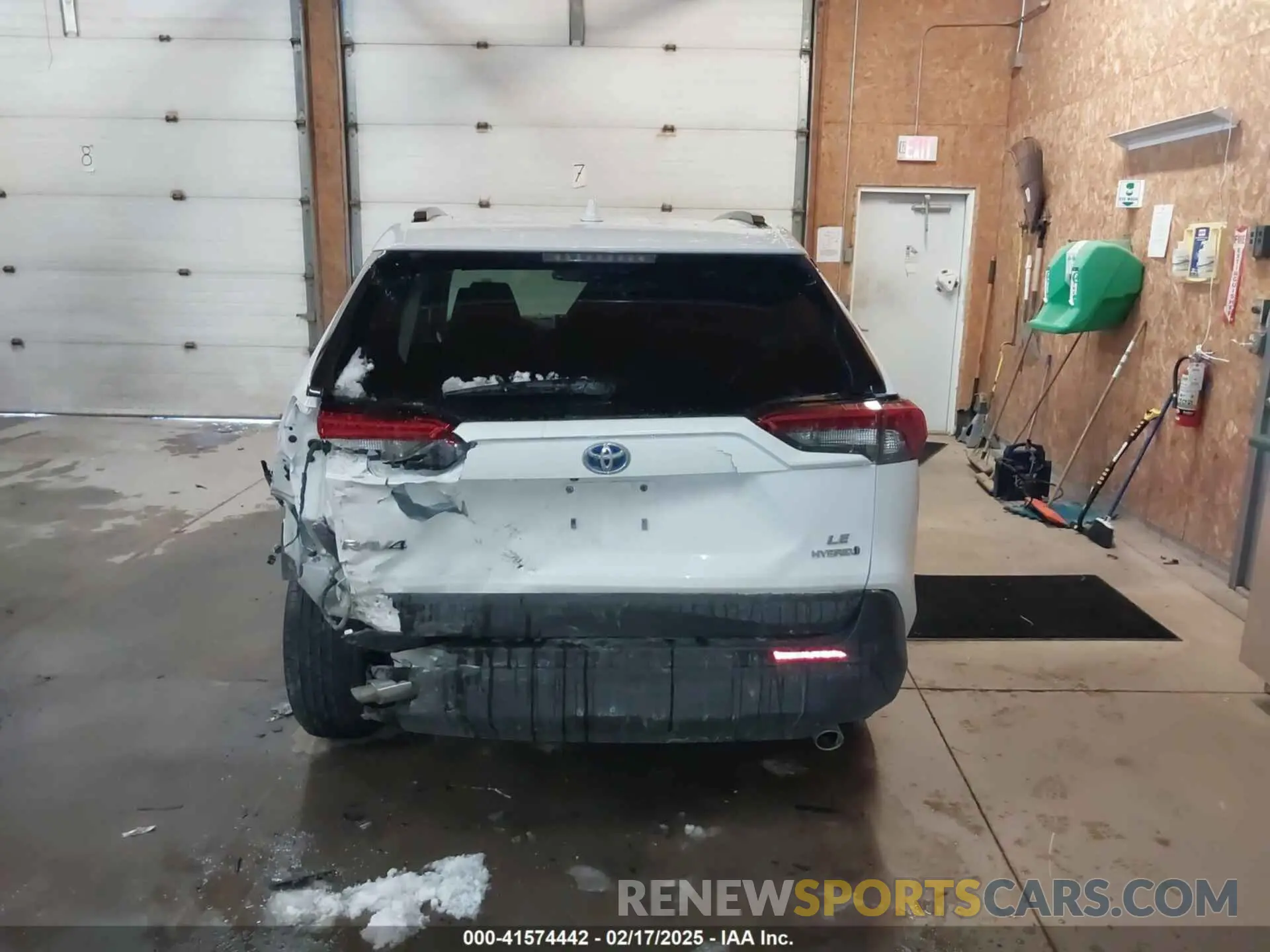 16 Photograph of a damaged car 4T3MWRFV8RU133105 TOYOTA RAV4 HYBRID 2024