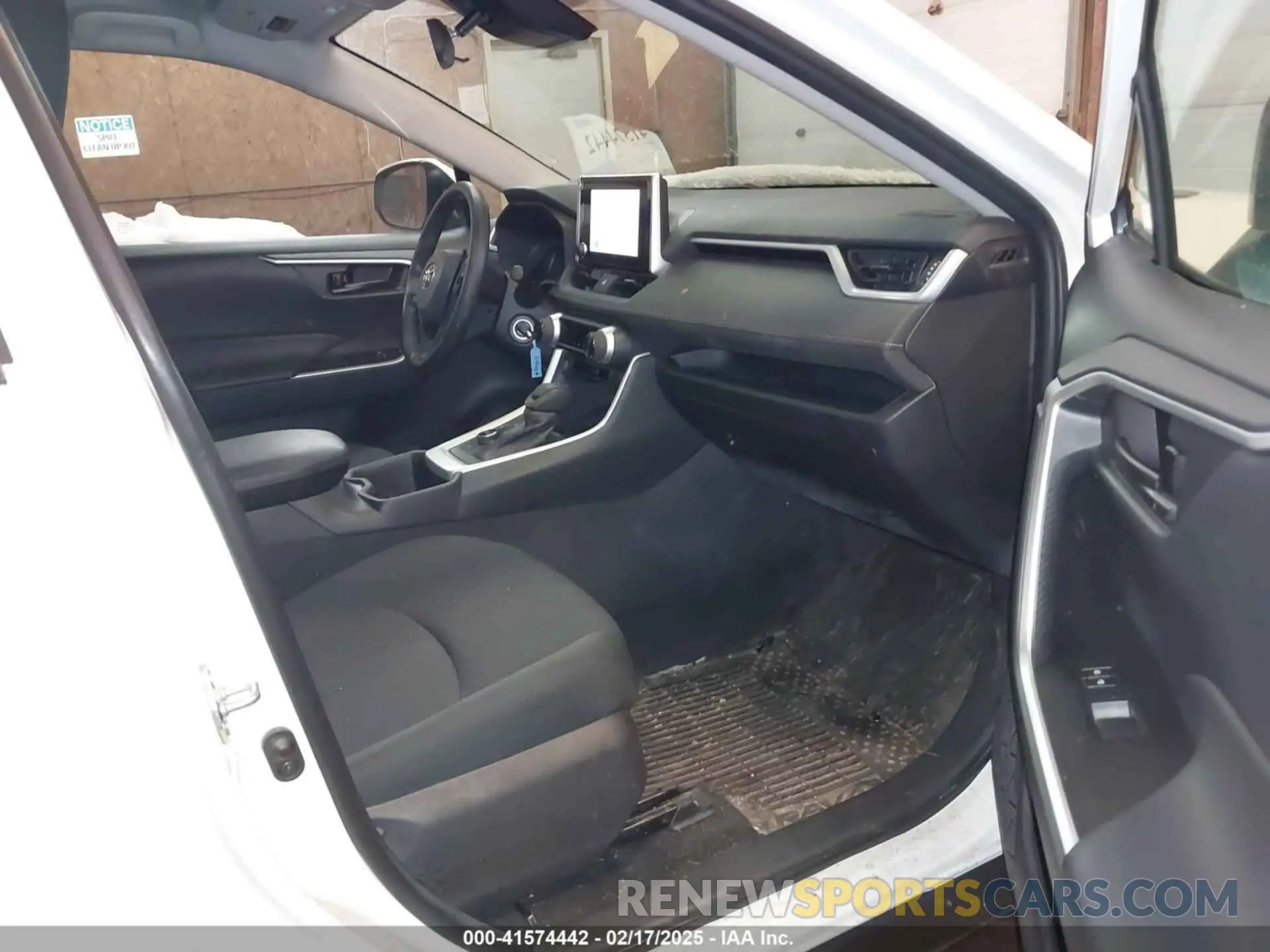 5 Photograph of a damaged car 4T3MWRFV8RU133105 TOYOTA RAV4 HYBRID 2024