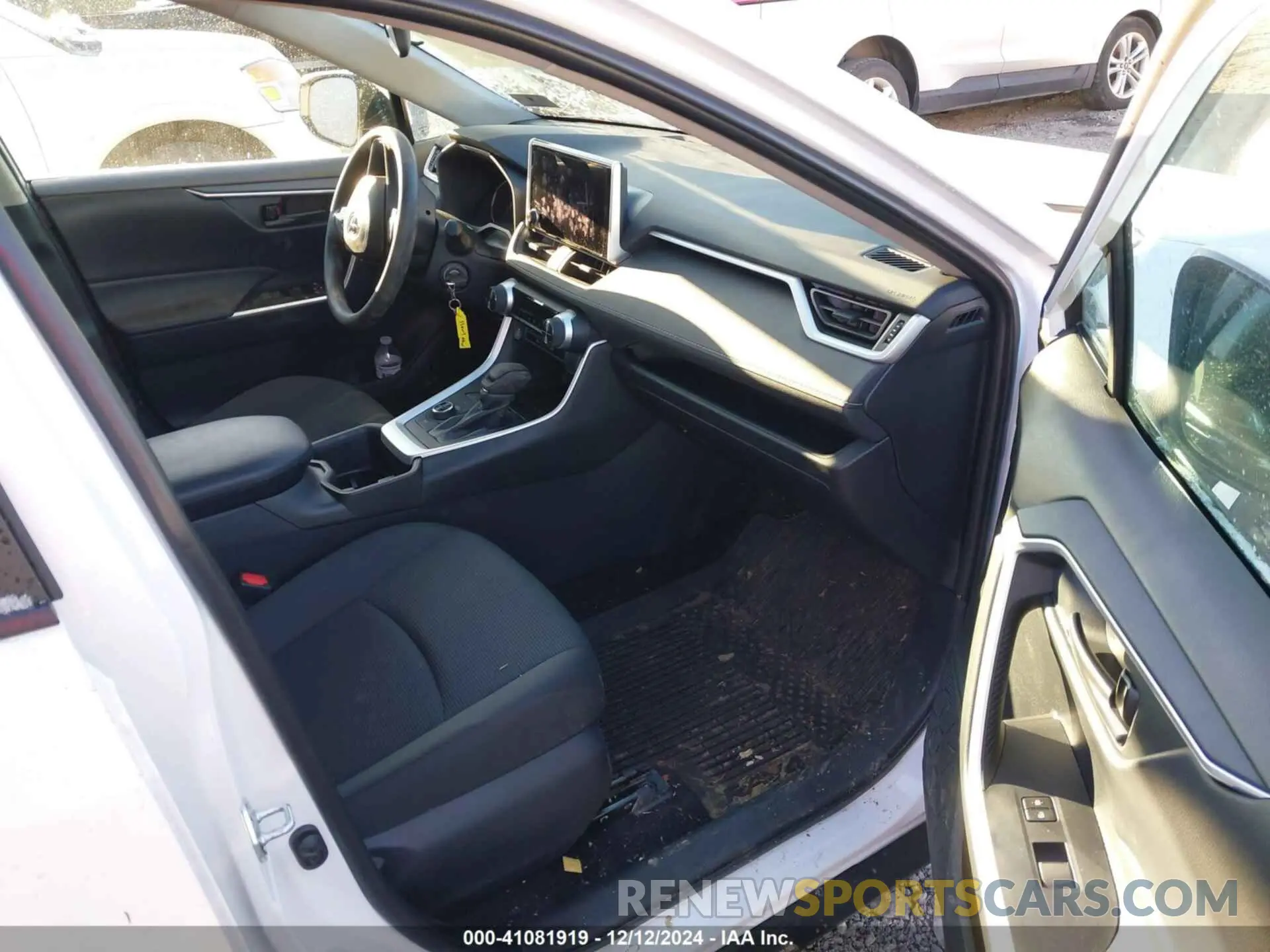5 Photograph of a damaged car 4T3MWRFVXRU158961 TOYOTA RAV4 HYBRID 2024