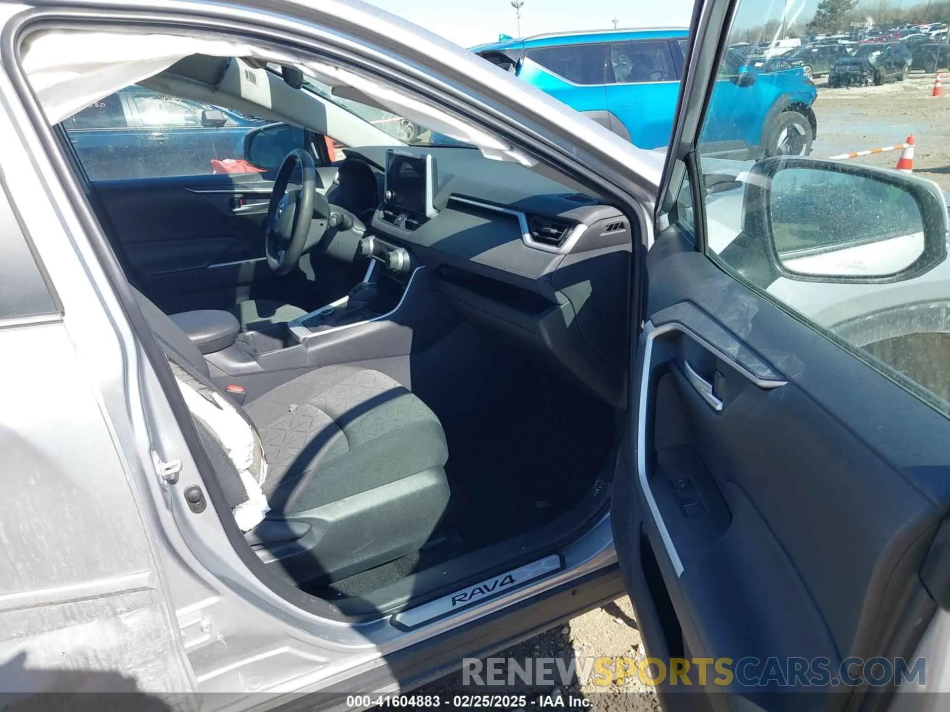 5 Photograph of a damaged car 4T3RWRFV3RU117934 TOYOTA RAV4 HYBRID 2024