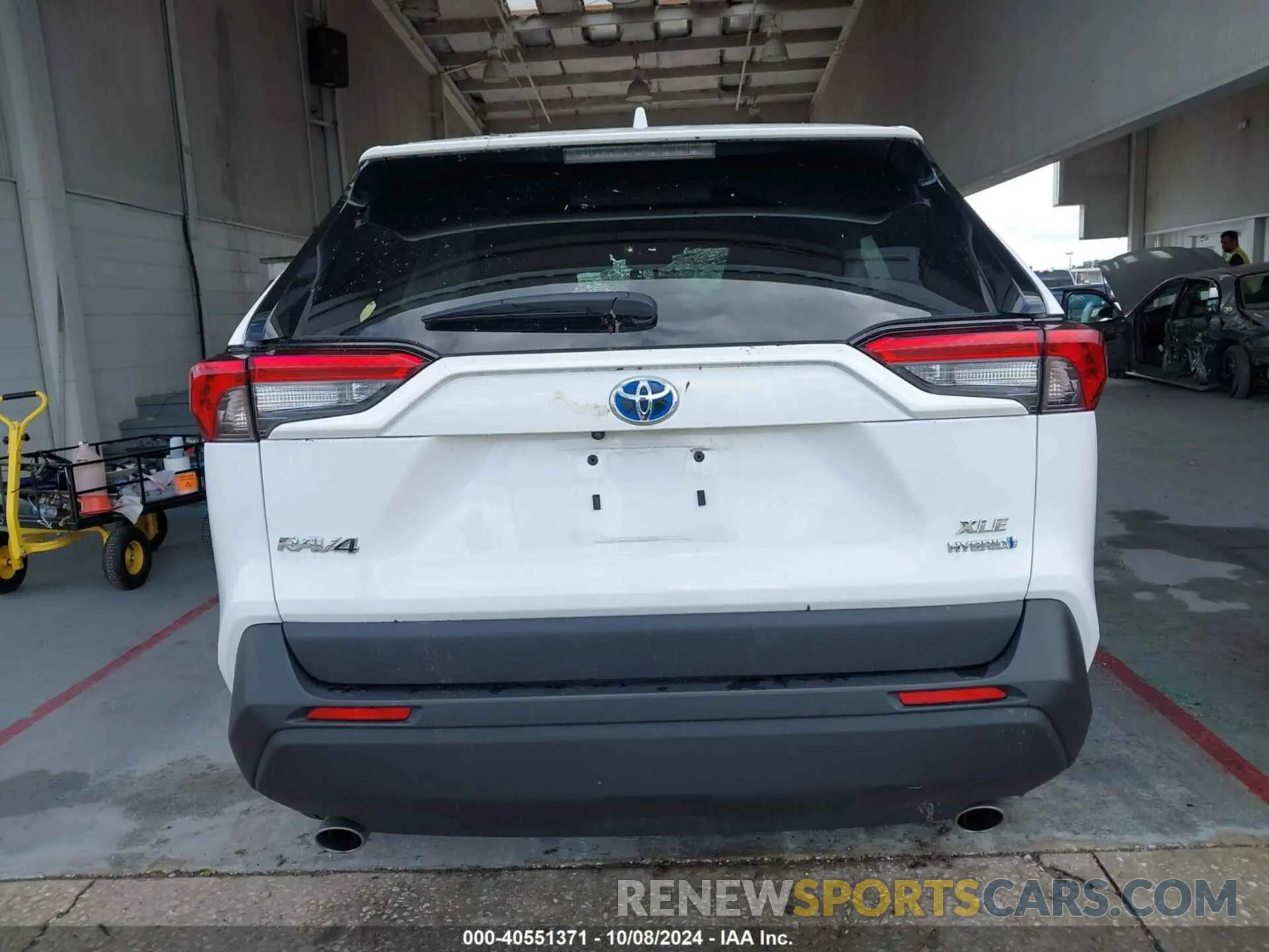 15 Photograph of a damaged car 4T3RWRFV6RU135974 TOYOTA RAV4 HYBRID 2024