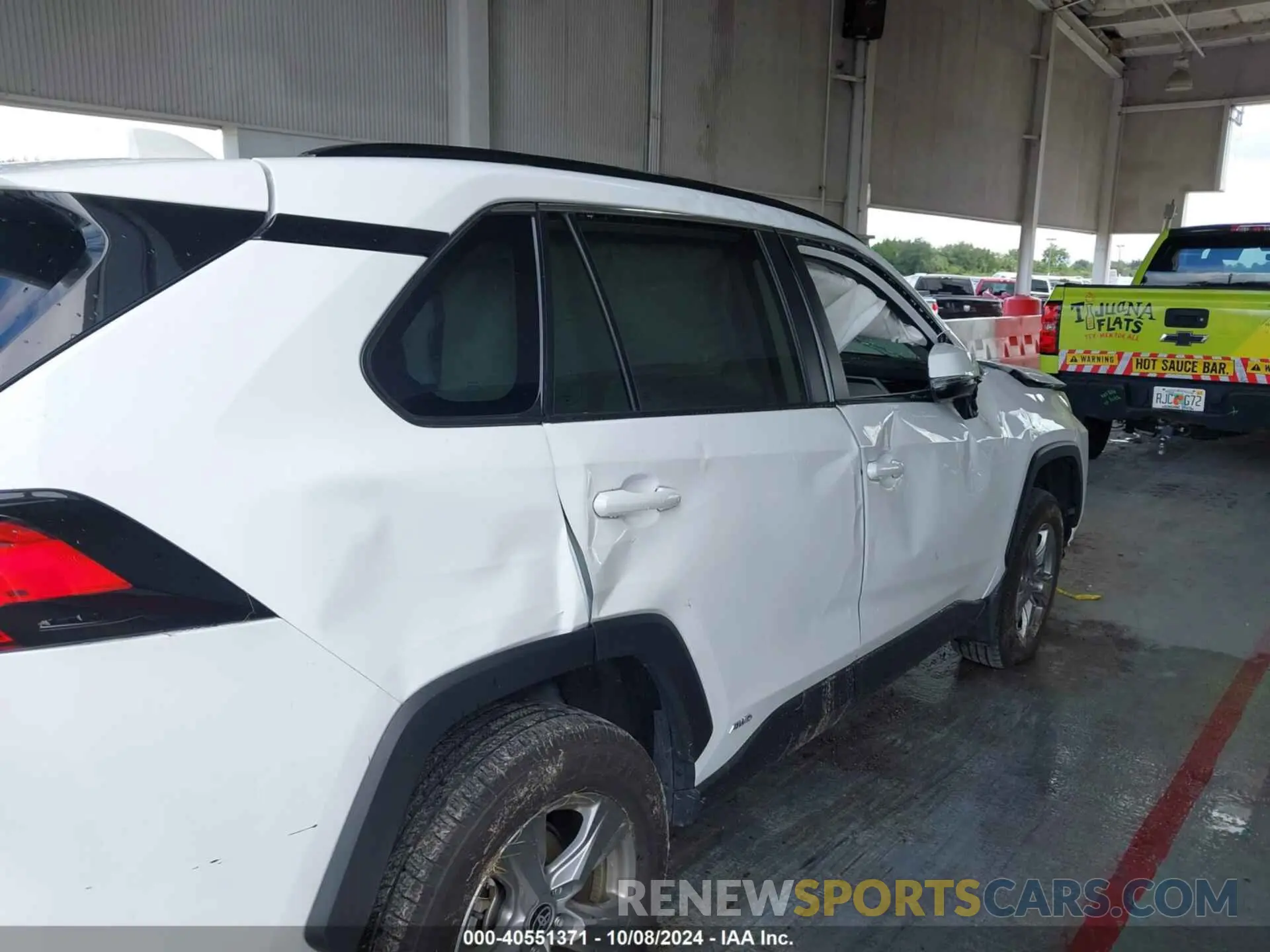 6 Photograph of a damaged car 4T3RWRFV6RU135974 TOYOTA RAV4 HYBRID 2024