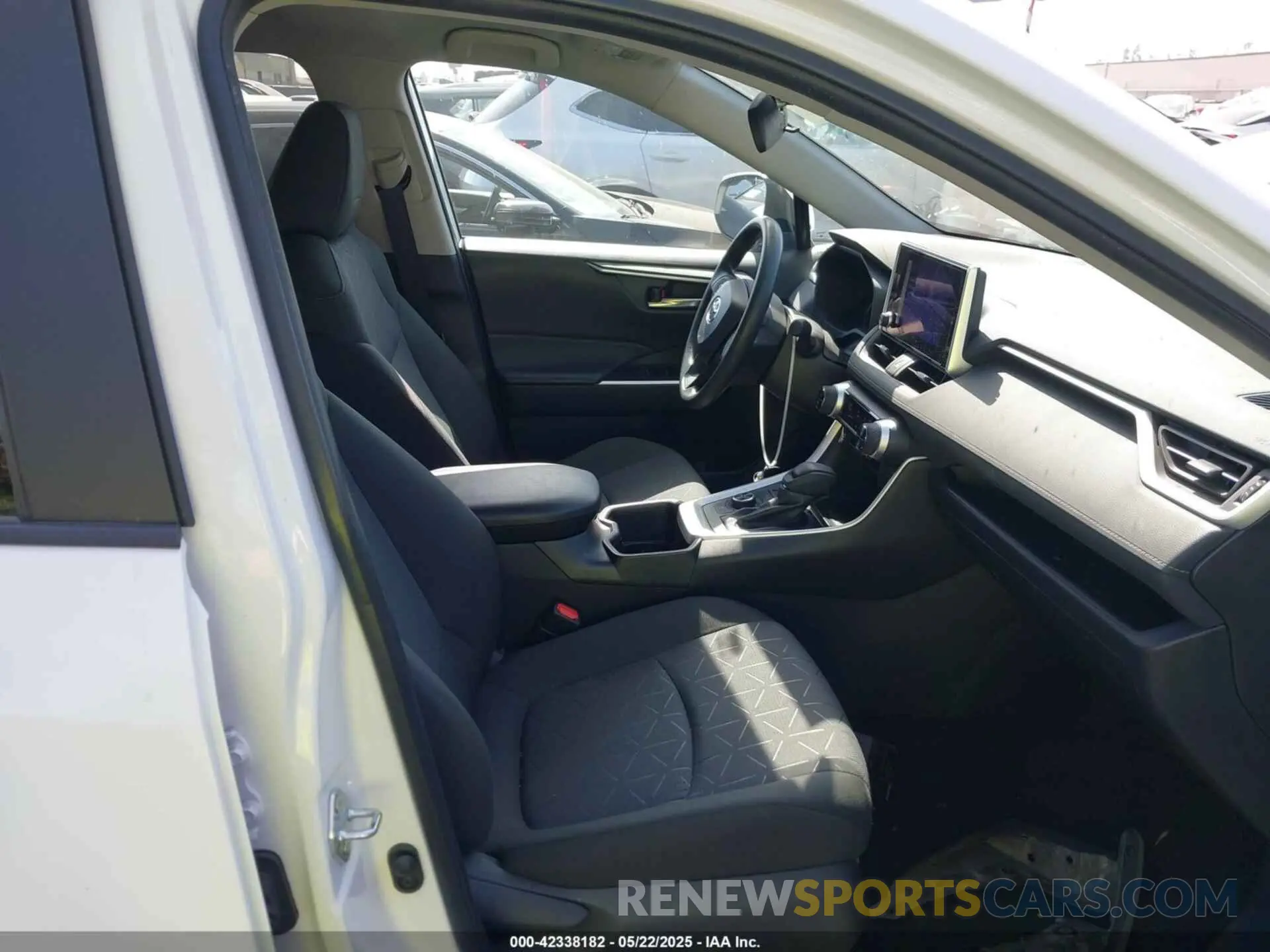 14 Photograph of a damaged car 4T3RWRFV6RU145047 TOYOTA RAV4 HYBRID 2024