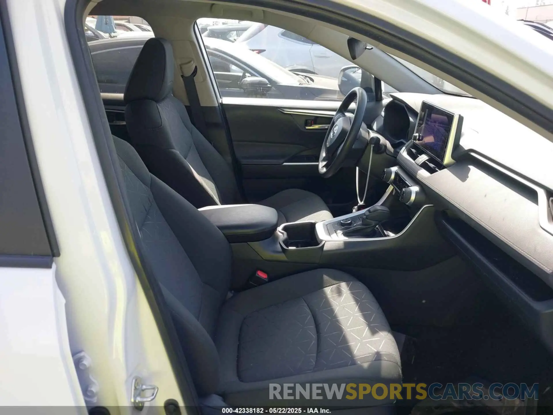 5 Photograph of a damaged car 4T3RWRFV6RU145047 TOYOTA RAV4 HYBRID 2024