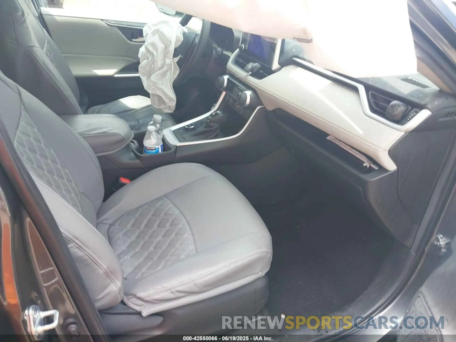5 Photograph of a damaged car 4T3RWRFV8RU111725 TOYOTA RAV4 HYBRID 2024