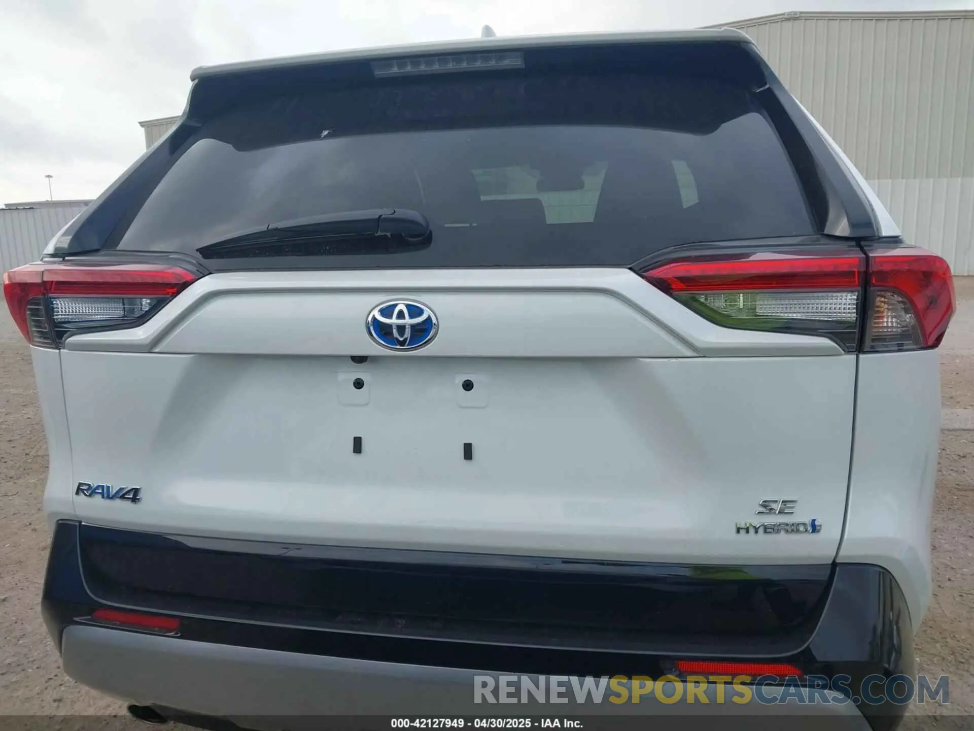 17 Photograph of a damaged car 4T3T6RFV0RU174548 TOYOTA RAV4 HYBRID 2024
