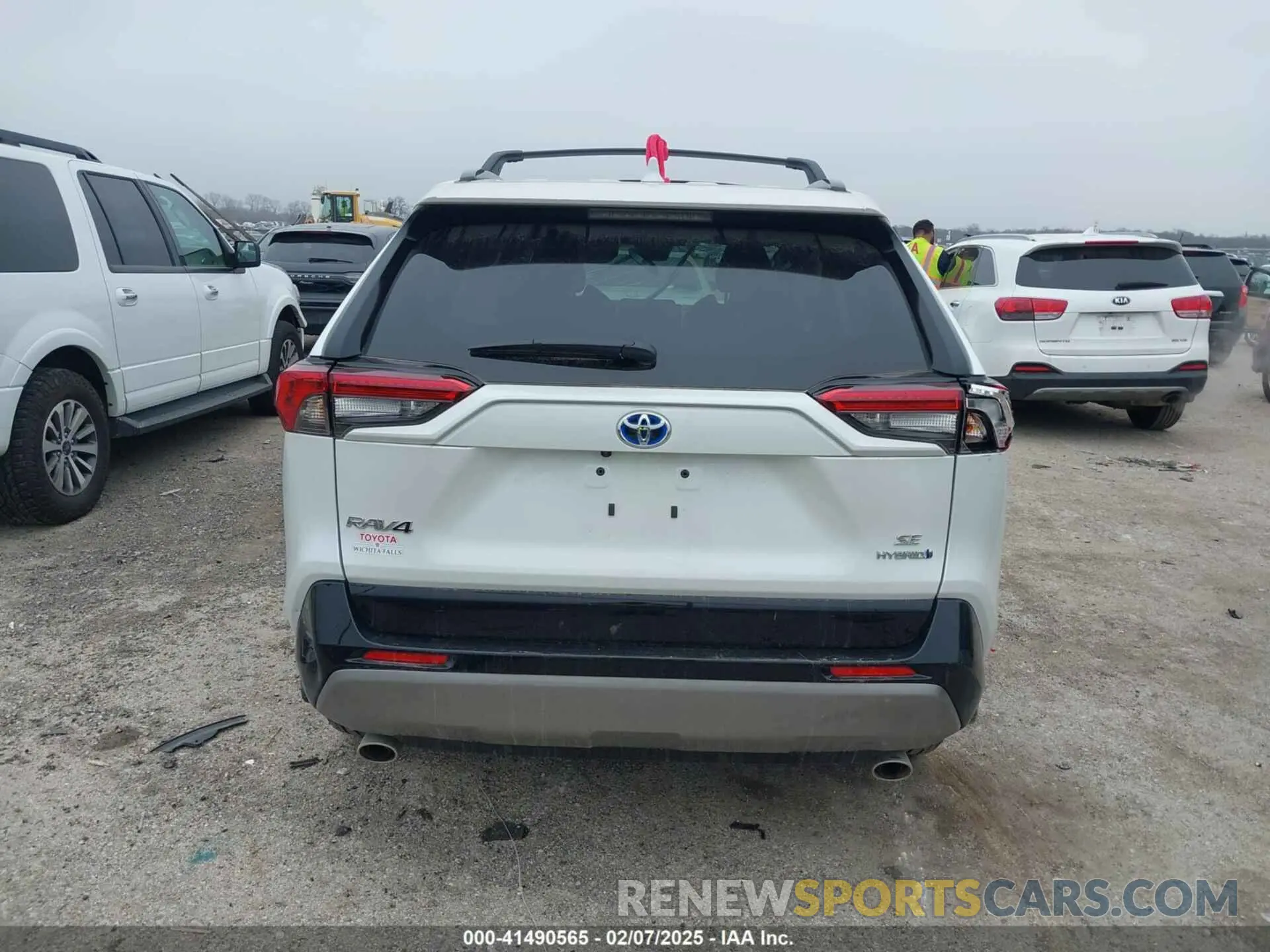 16 Photograph of a damaged car 4T3T6RFV6RU166065 TOYOTA RAV4 HYBRID 2024