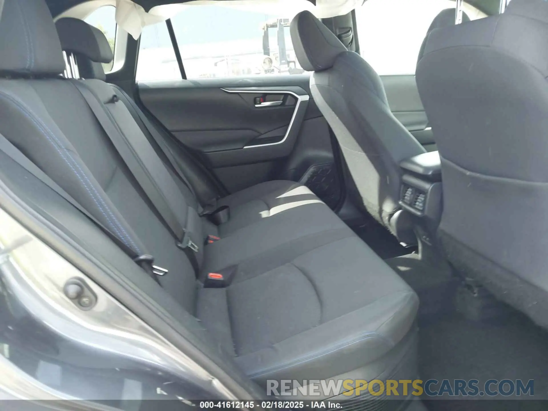 8 Фотография поврежденного автомобиля JTM16RFV6RD125746 TOYOTA RAV4 HYBRID 2024